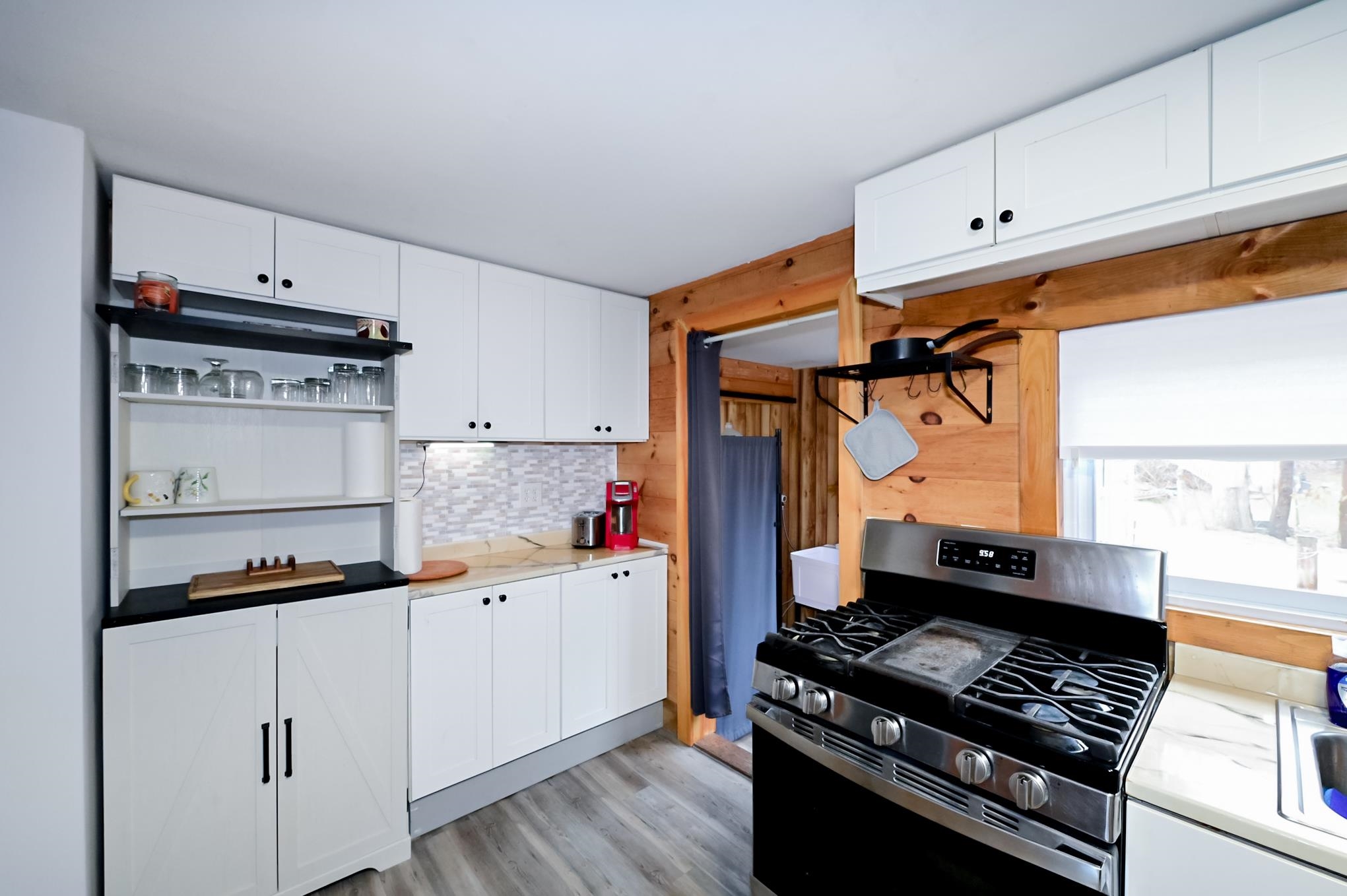 3 Hollywood Ave, Raymond, NH 03077