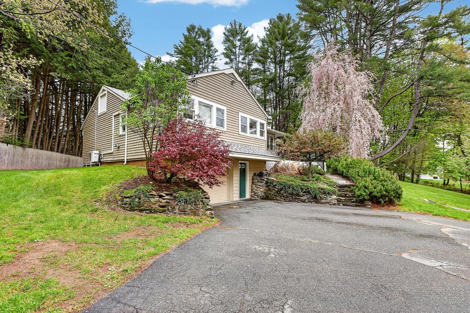 9 Wyeth Rd, Hanover, NH 03755