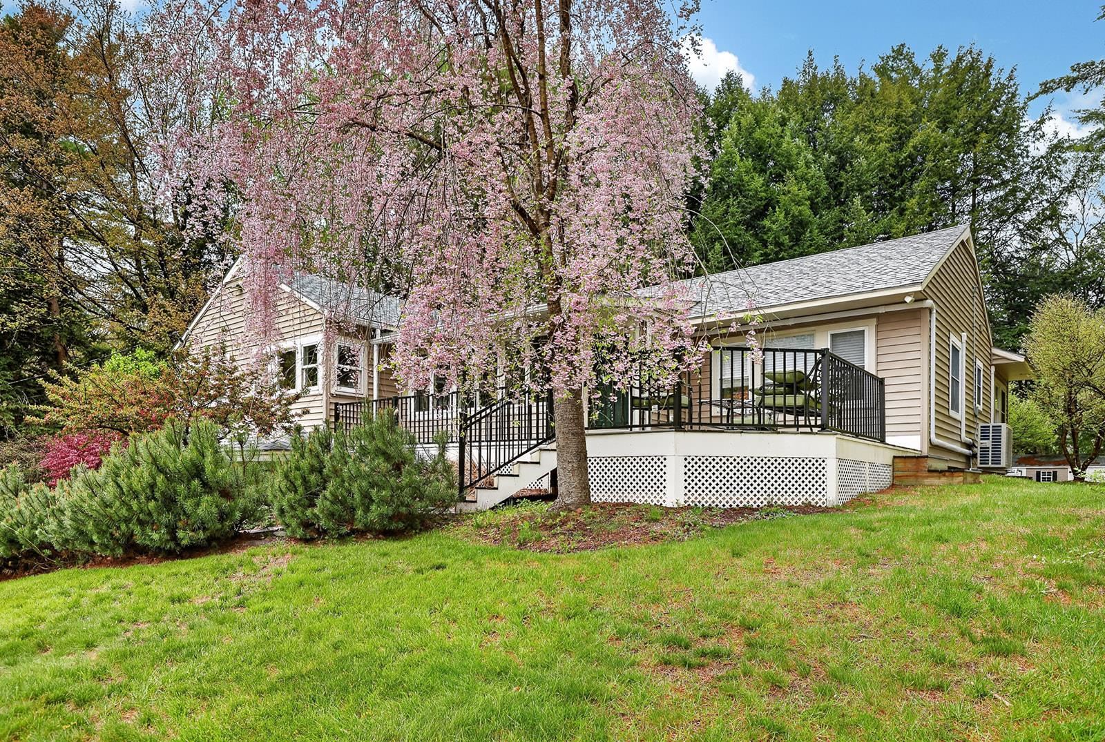 9 Wyeth Rd, Hanover, NH 03755