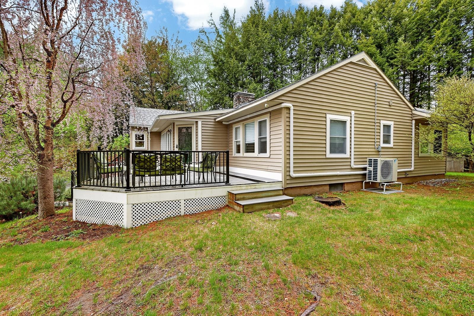 9 Wyeth Rd, Hanover, NH 03755