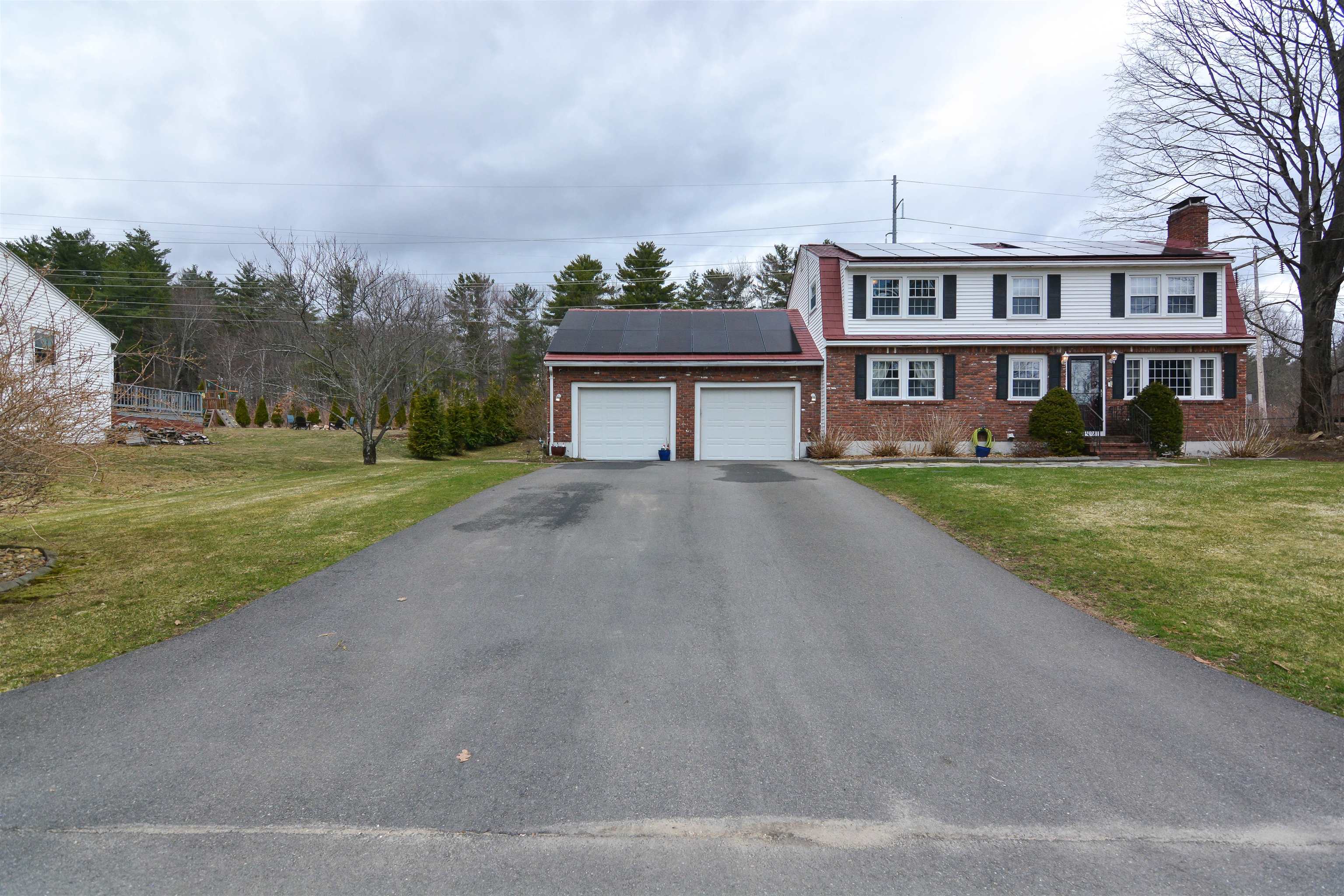 40 Barkland Dr, Derry, NH 03038