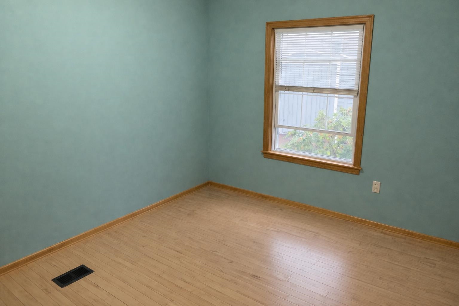 5 Brookside Dr, Plymouth, NH 03264