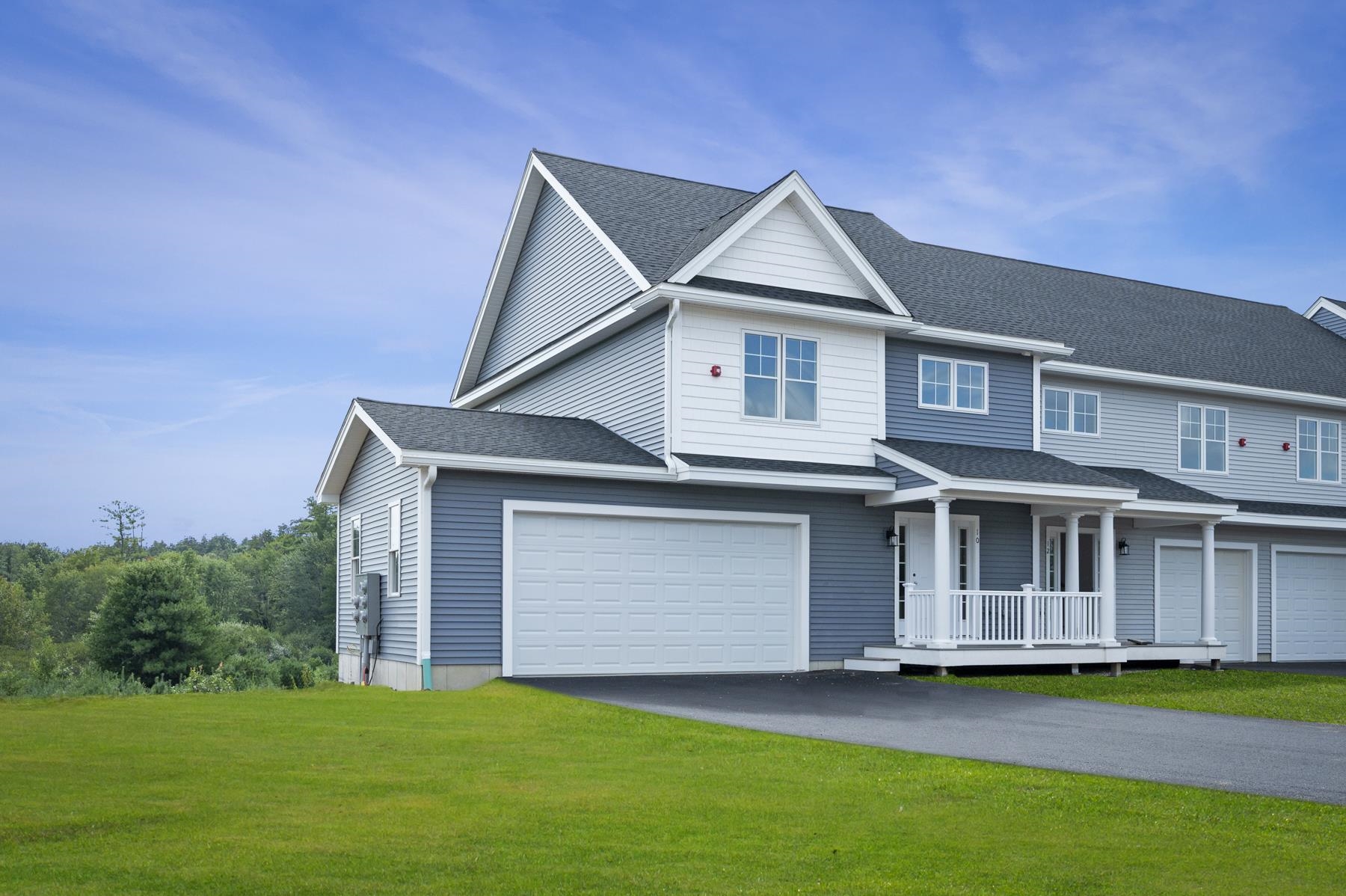 69 Crestview Way, Raymond, NH 03077