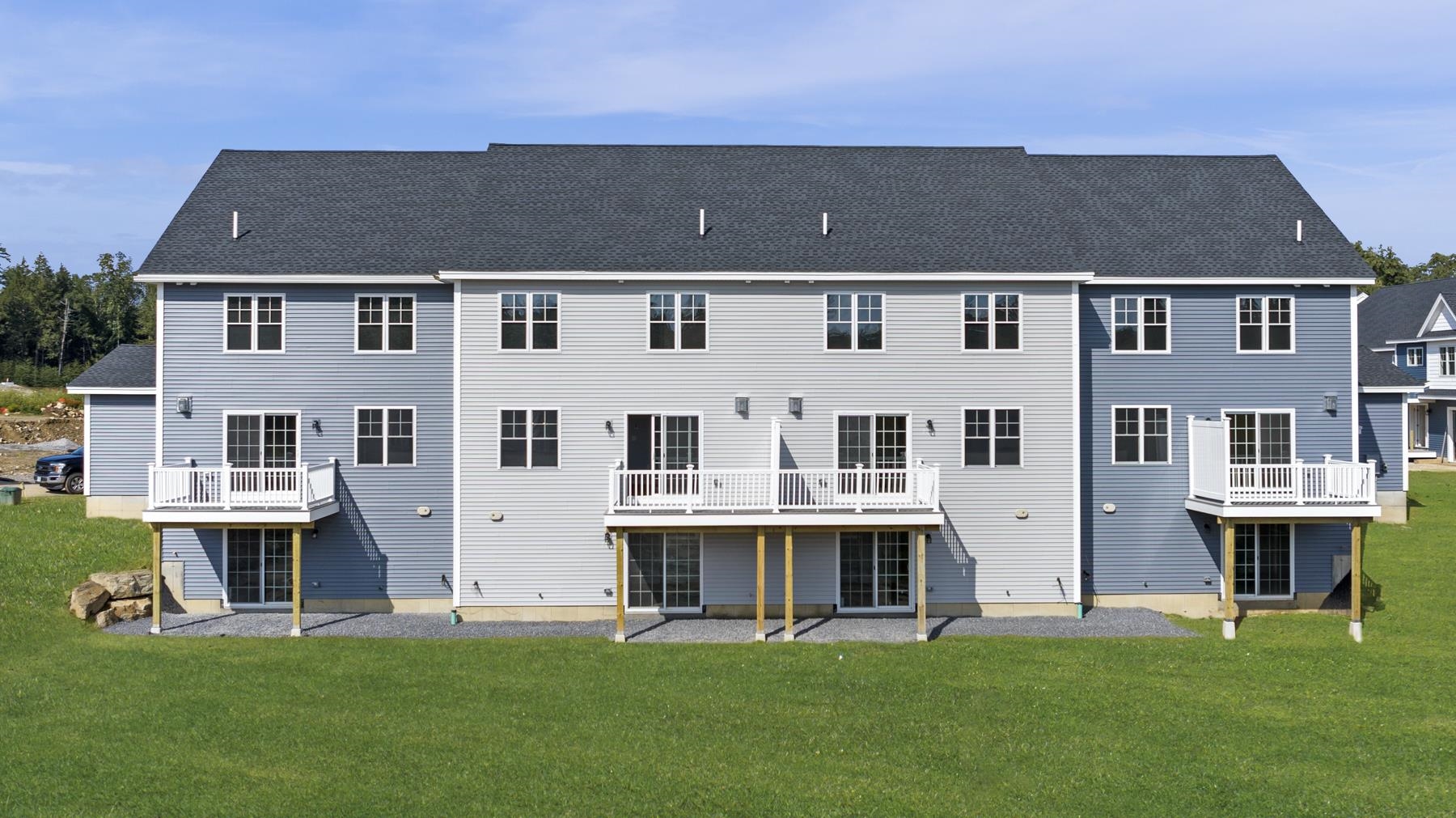 69 Crestview Way, Raymond, NH 03077