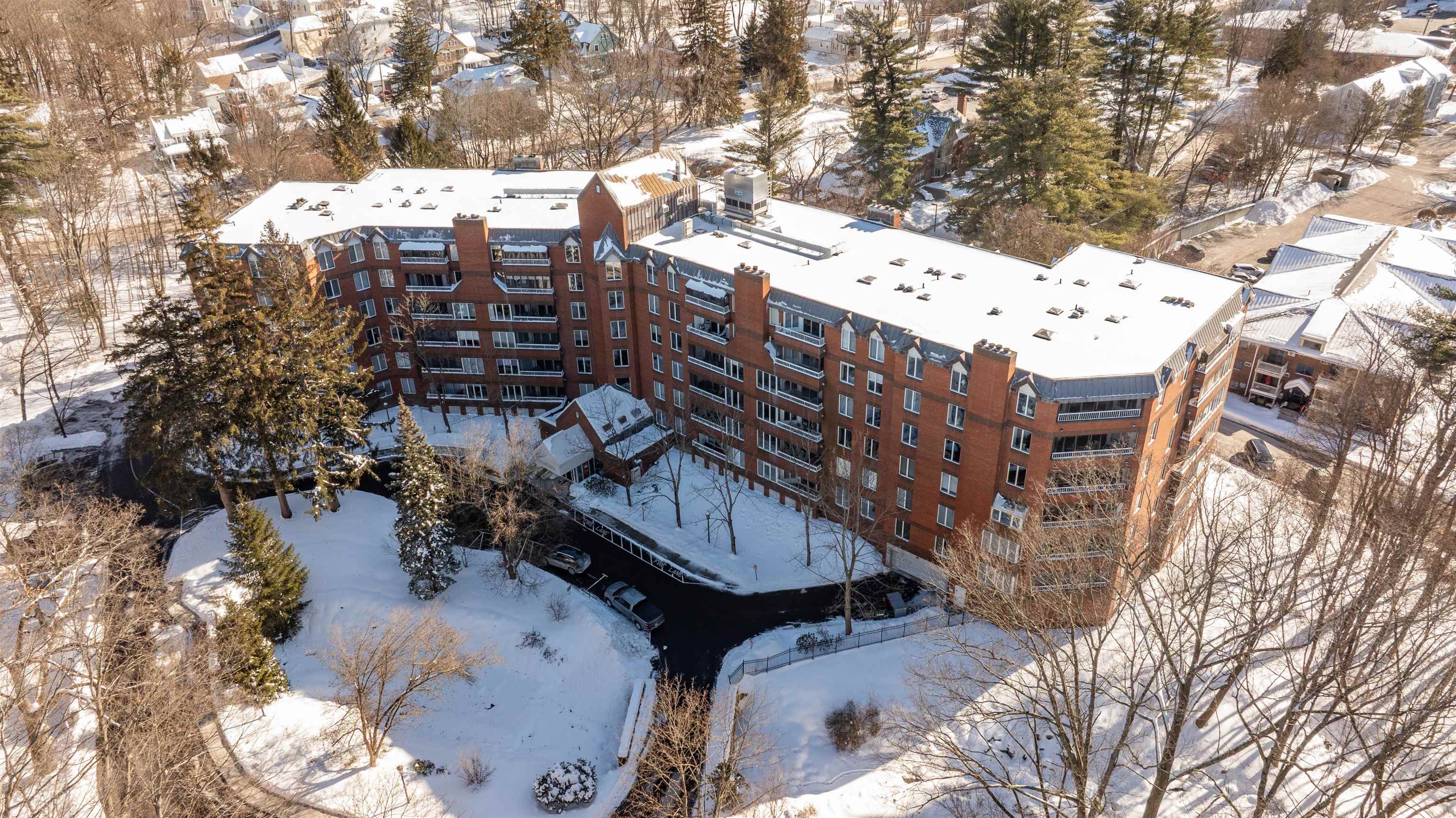 300 River Rd, Manchester, NH 03104