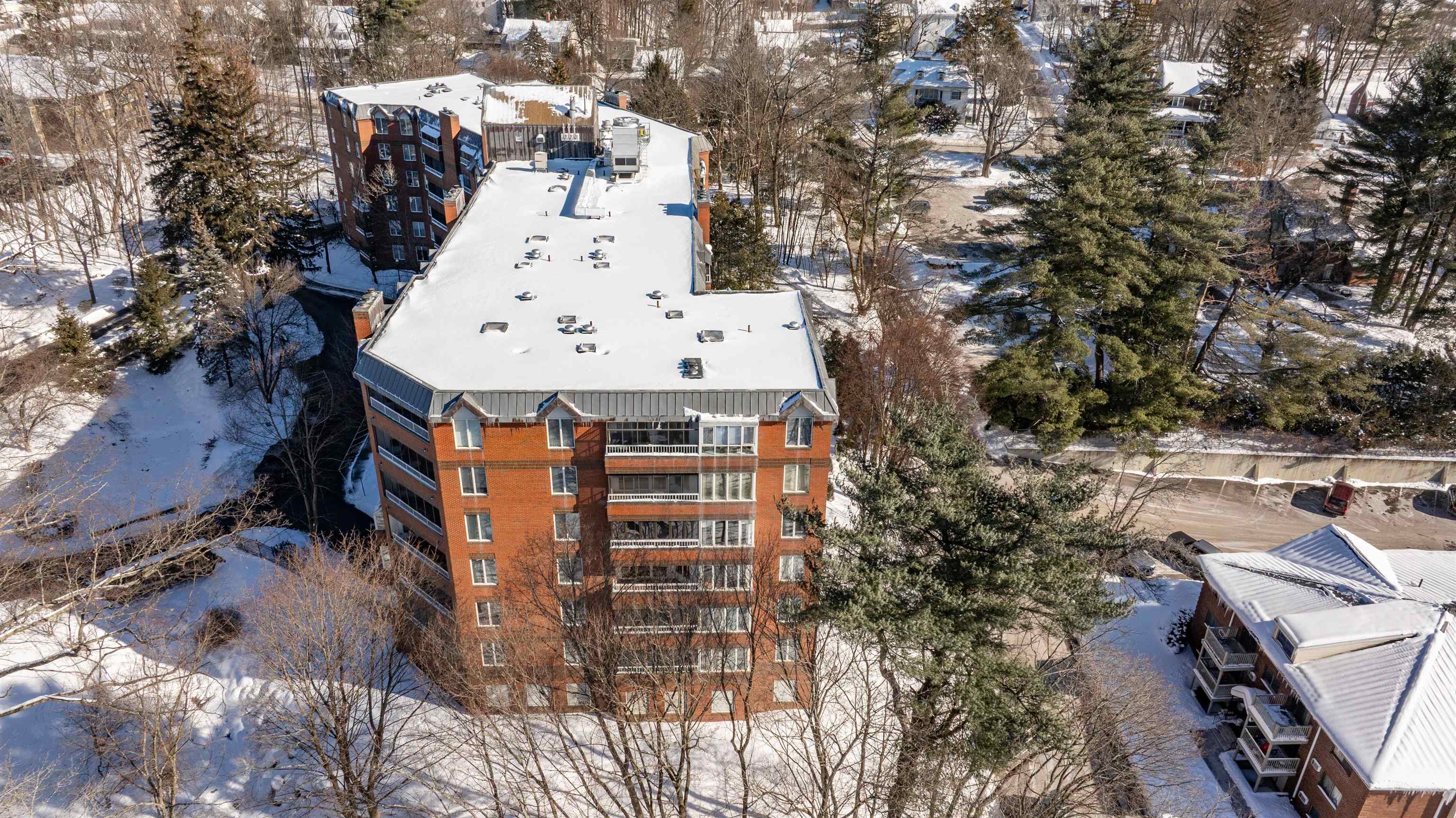 300 River Rd, Manchester, NH 03104