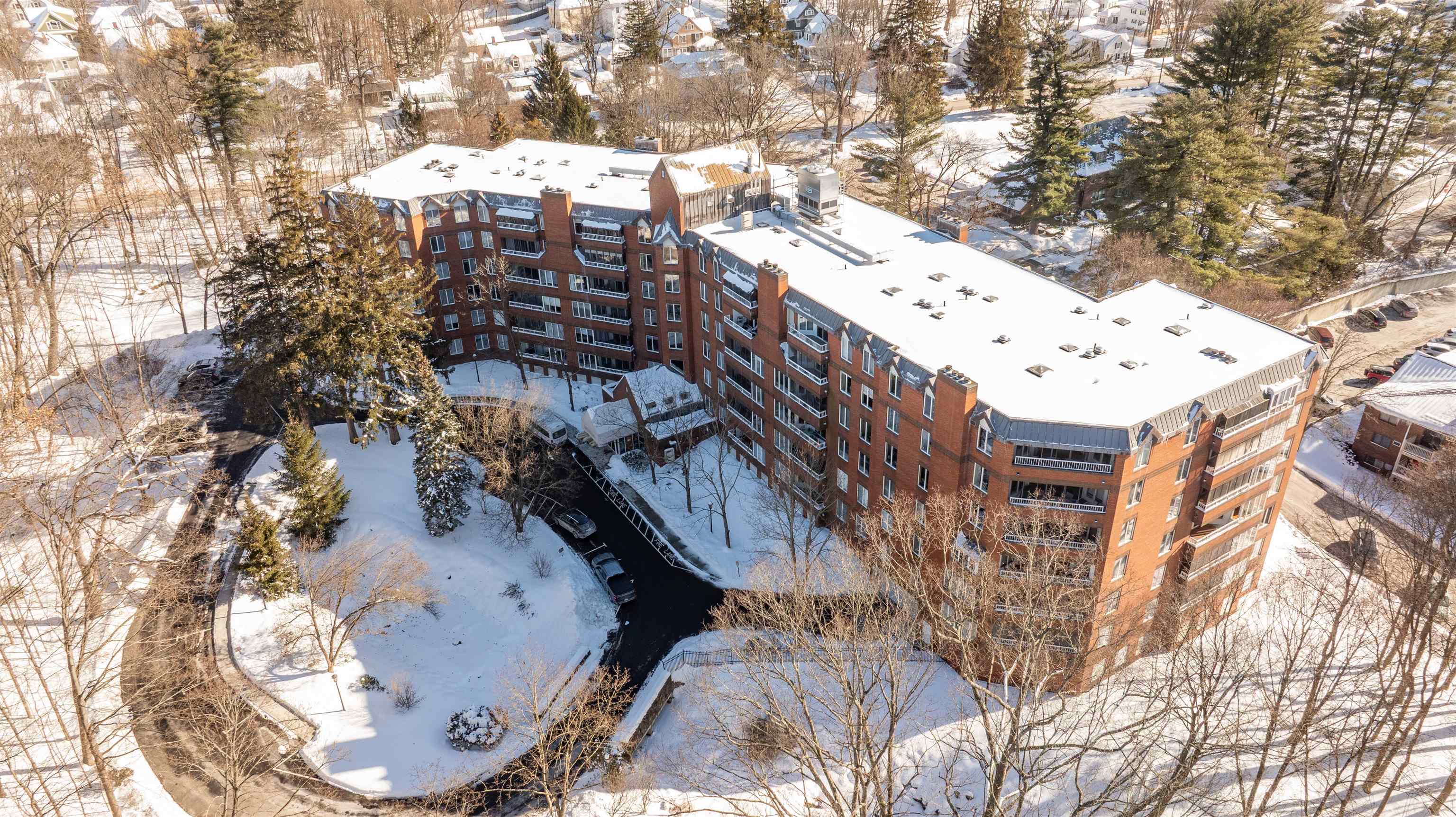 300 River Rd, Manchester, NH 03104