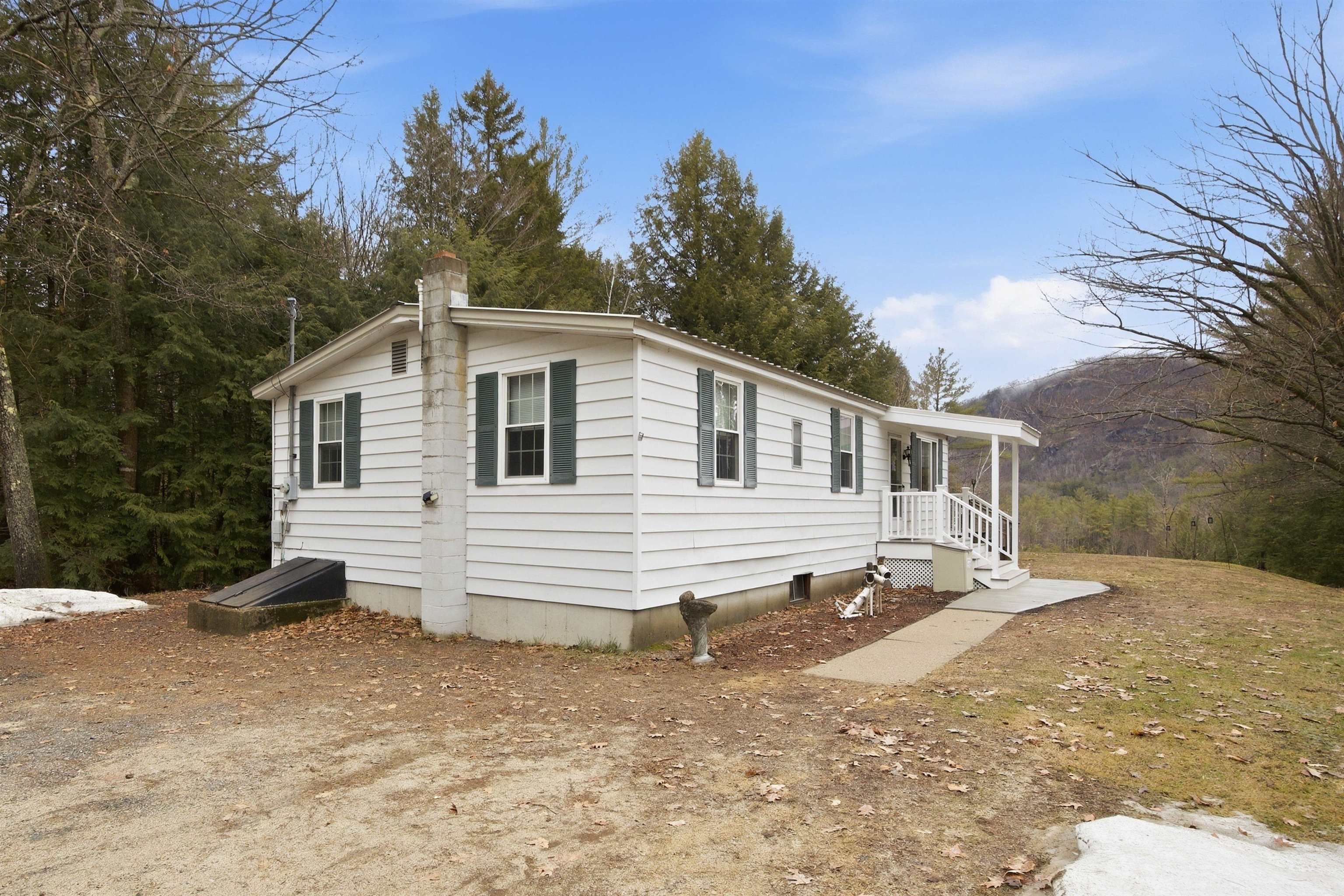 144 Halls Brook Rd, Rumney, NH 03266