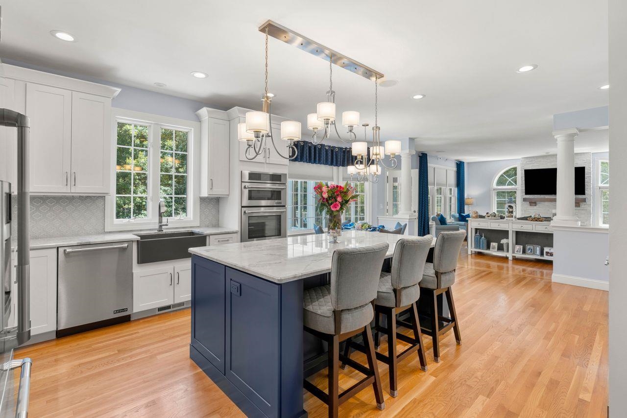 27 Mcafee Farm Rd, Bedford, NH 03110