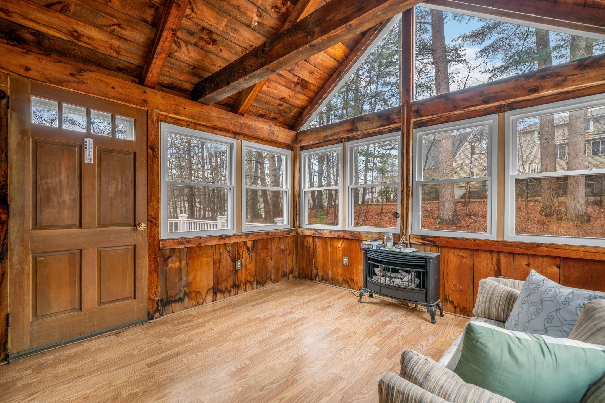 10 Vespa Ln, Nashua, NH 03064-1163