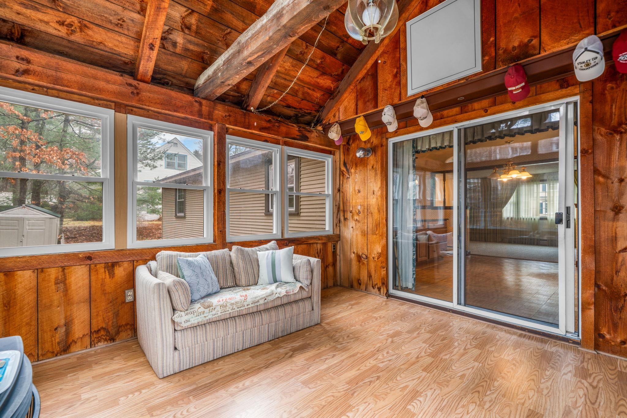 10 Vespa Ln, Nashua, NH 03064-1163