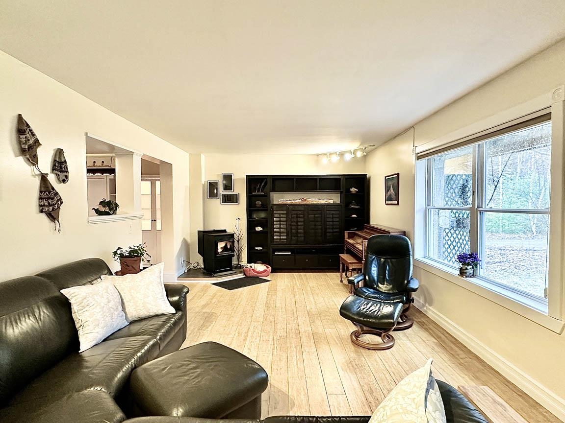 41 Chaddarin Ln, Plymouth, NH 03264