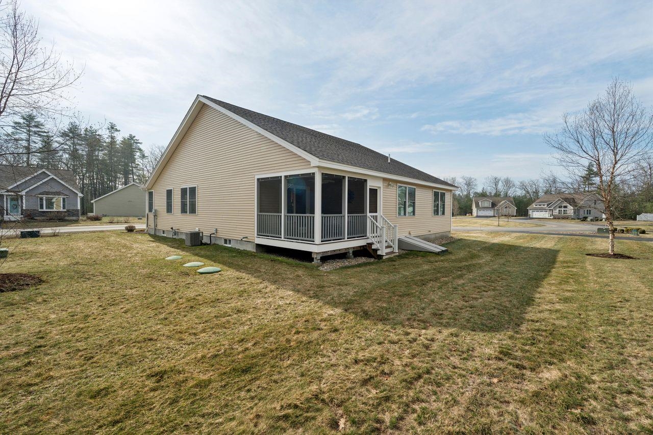 11 Castle Ct, Kingston, NH 03848