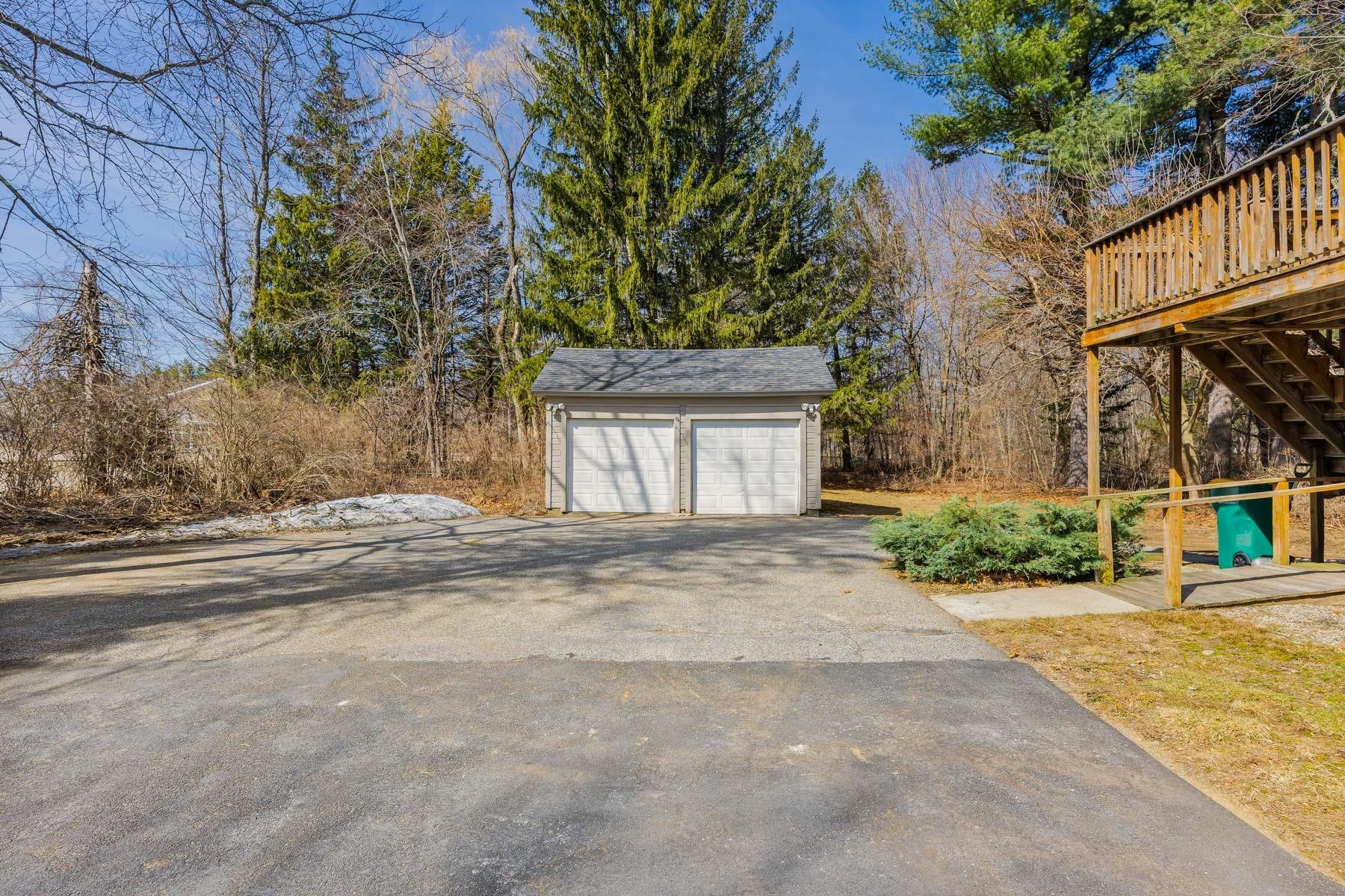 180 Main St, Kingston, NH 03848