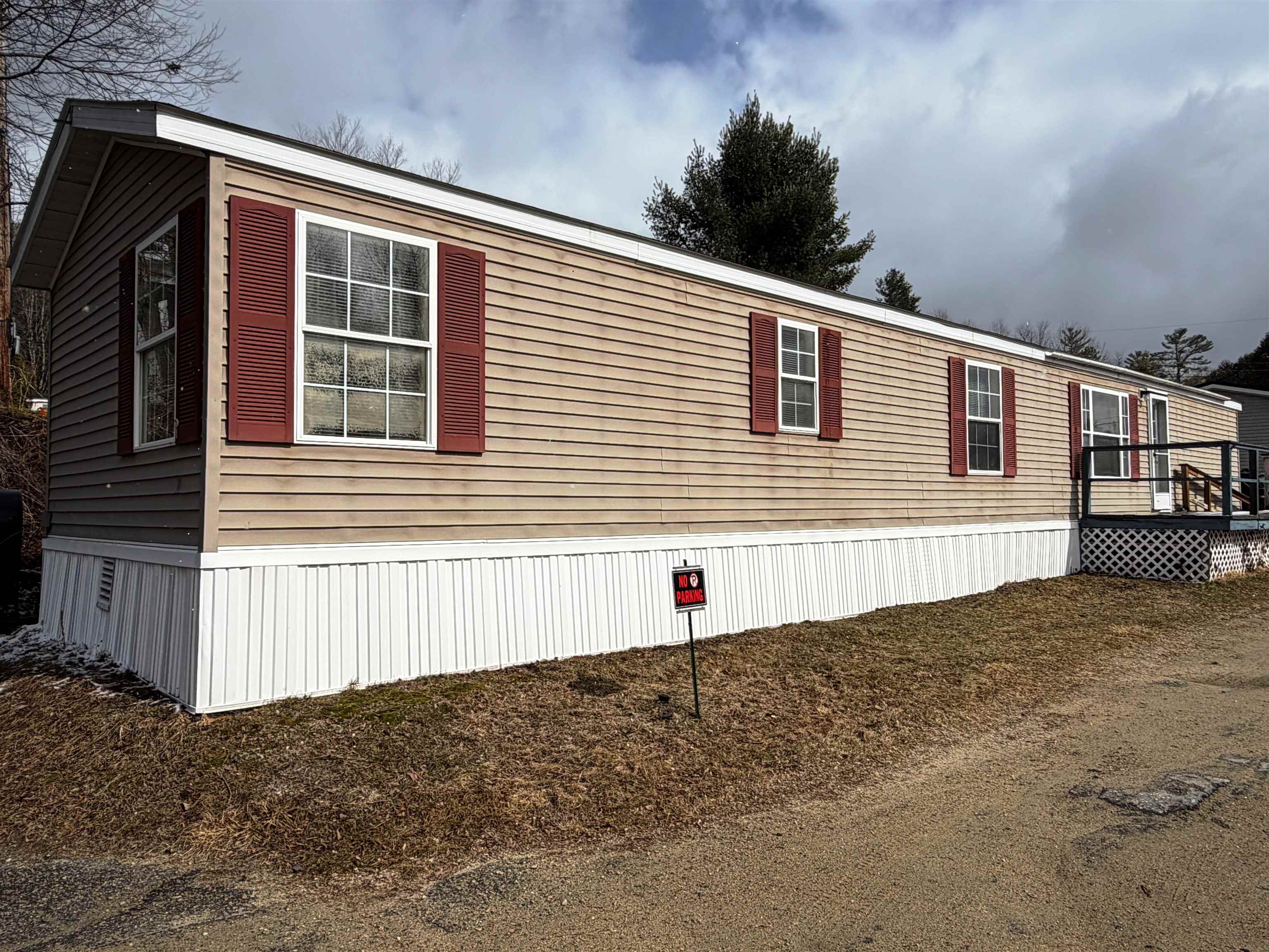6 Hilltop Manor Mobile Home Pk, Littleton, NH 03561