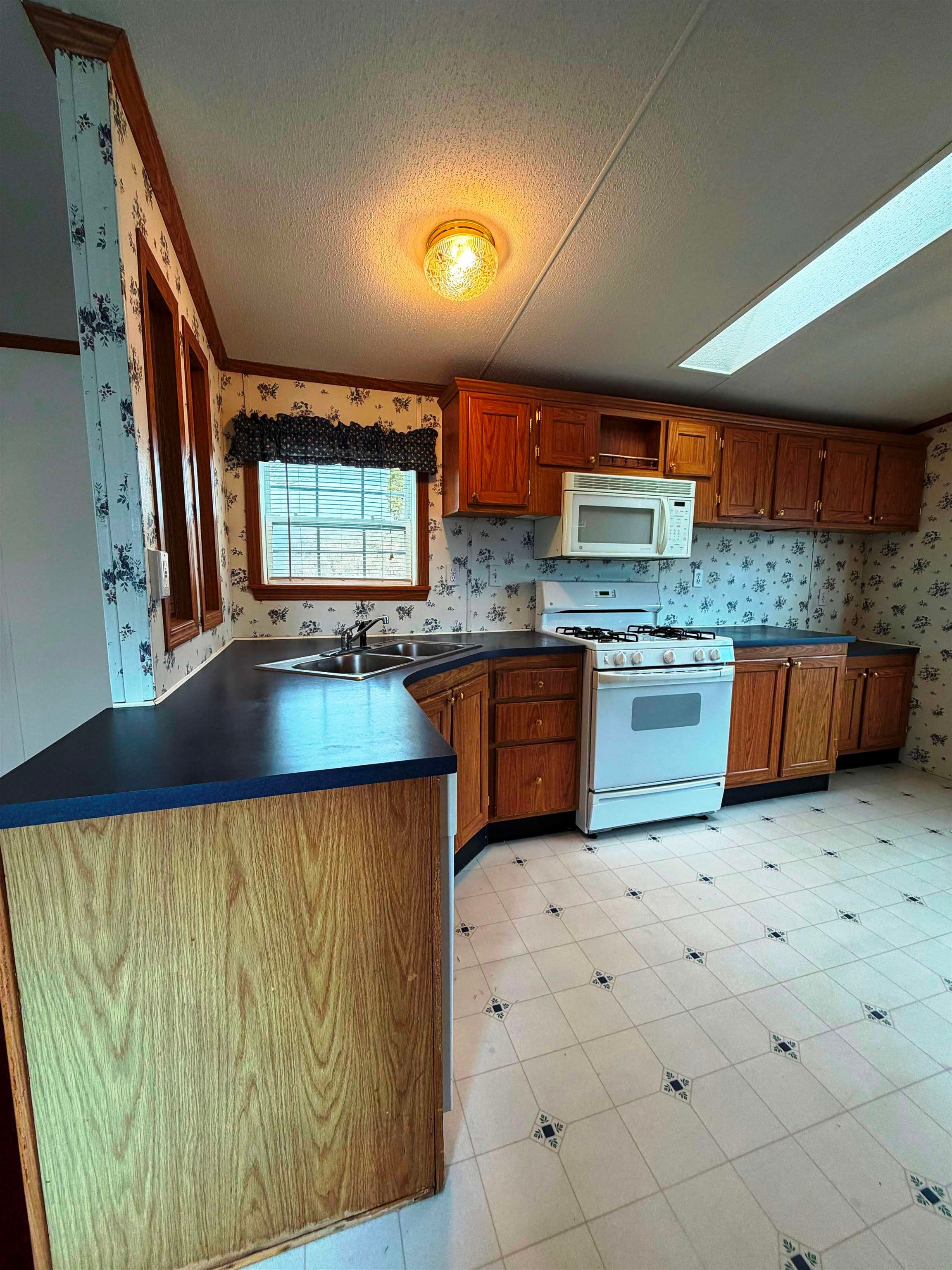 6 Hilltop Manor Mobile Home Pk, Littleton, NH 03561