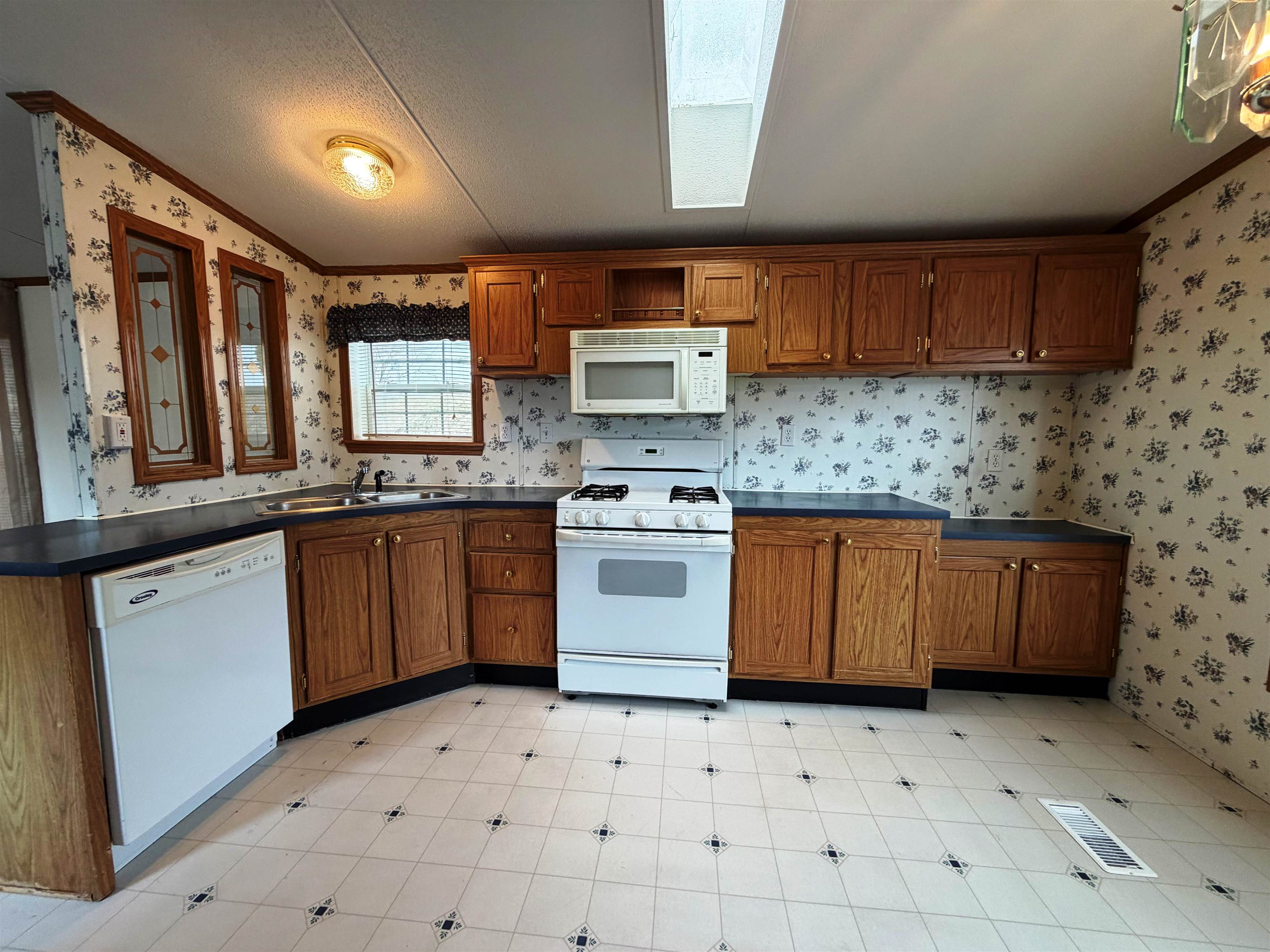 6 Hilltop Manor Mobile Home Pk, Littleton, NH 03561