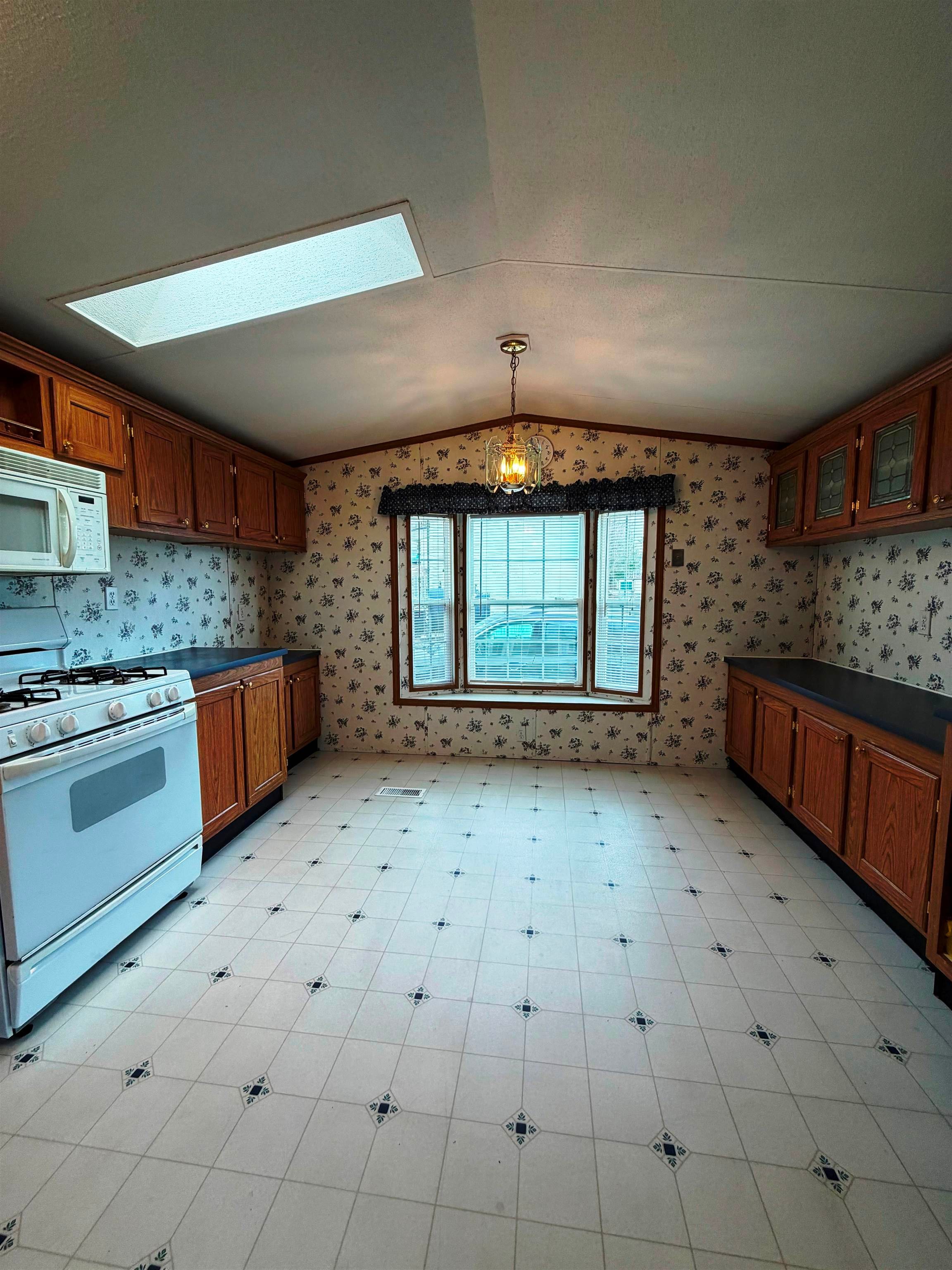 6 Hilltop Manor Mobile Home Pk, Littleton, NH 03561