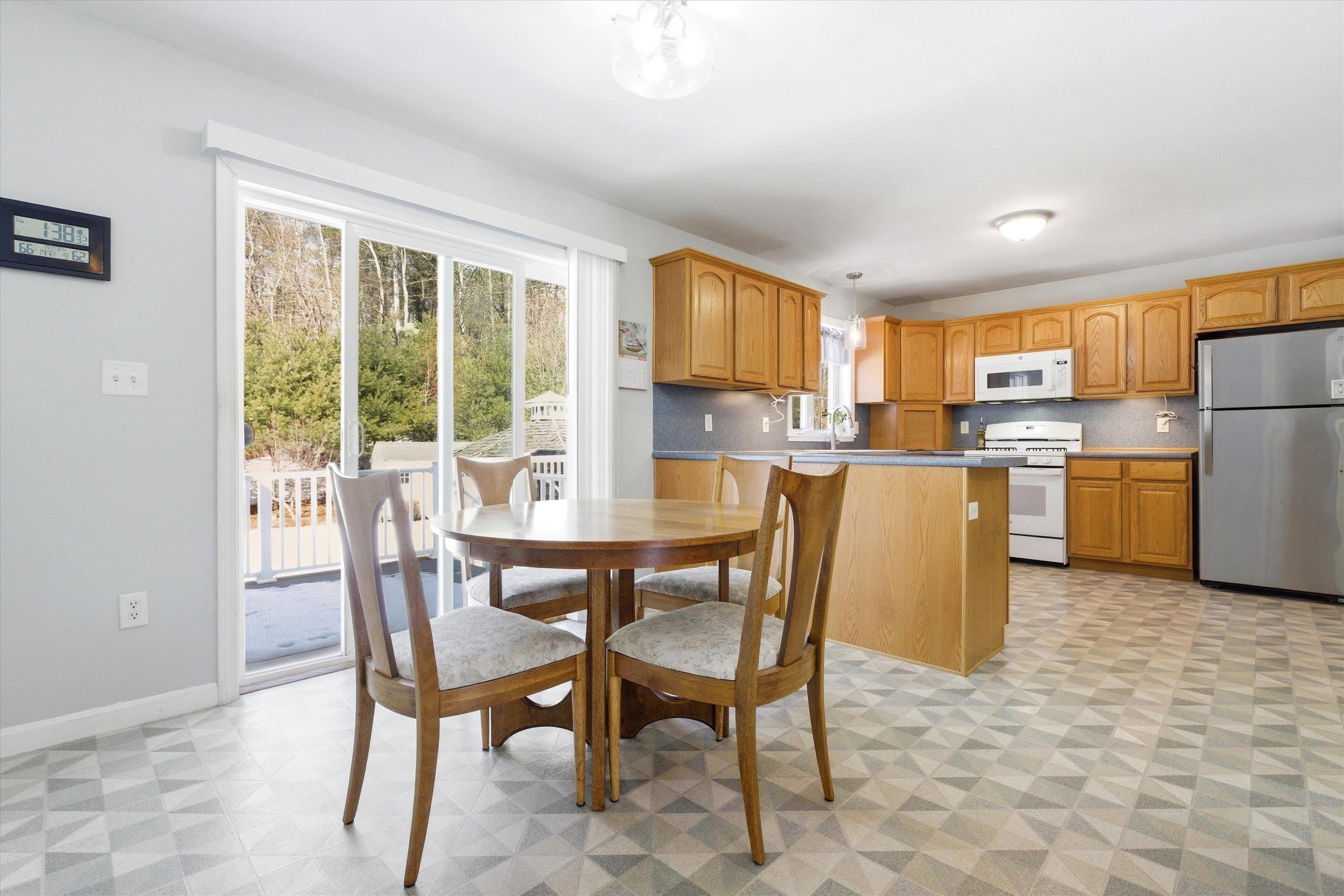 6 Patricia Ln, Amherst, NH 03031