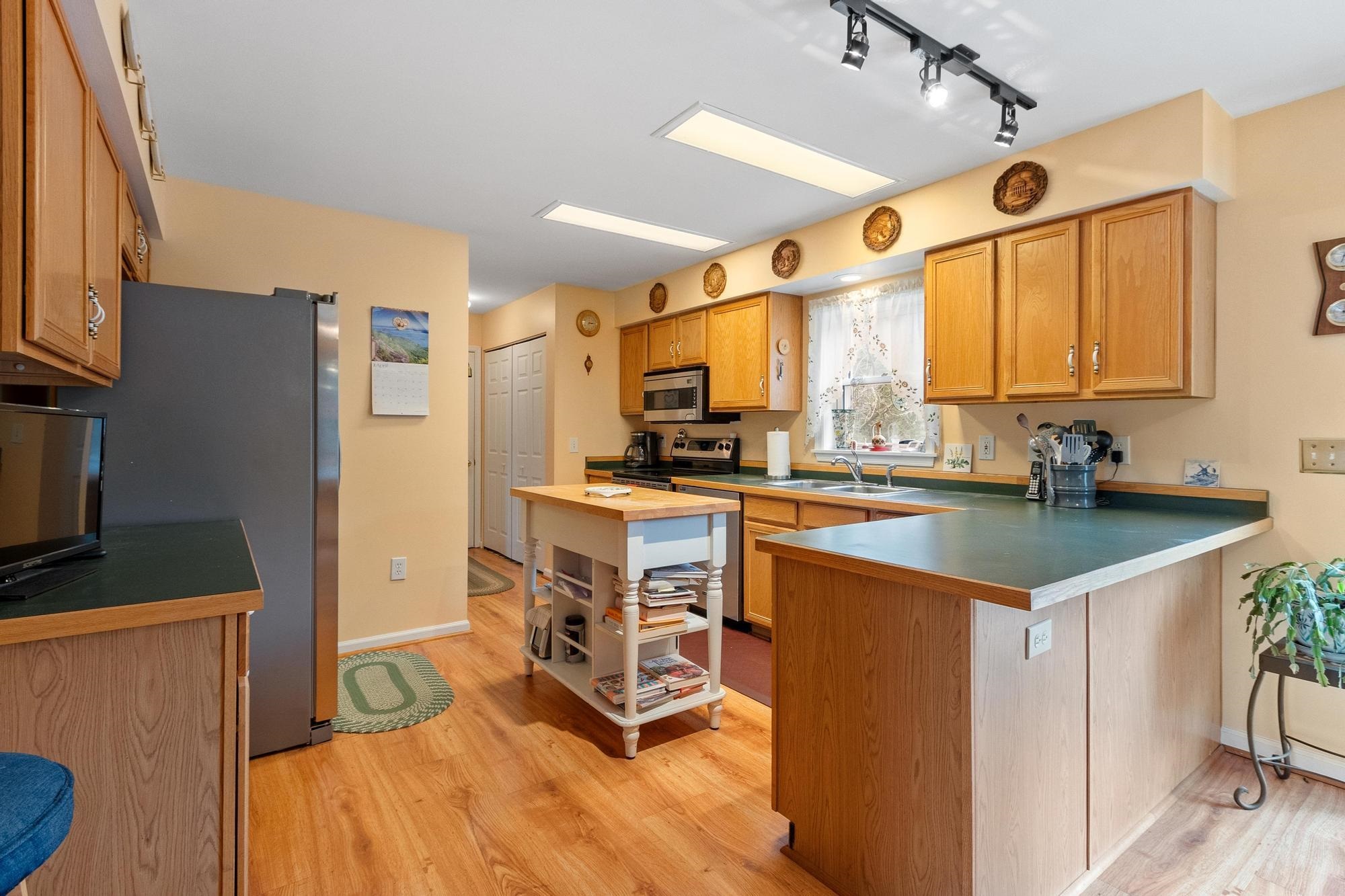 121 Bellview Dr, Swanzey, NH 03446