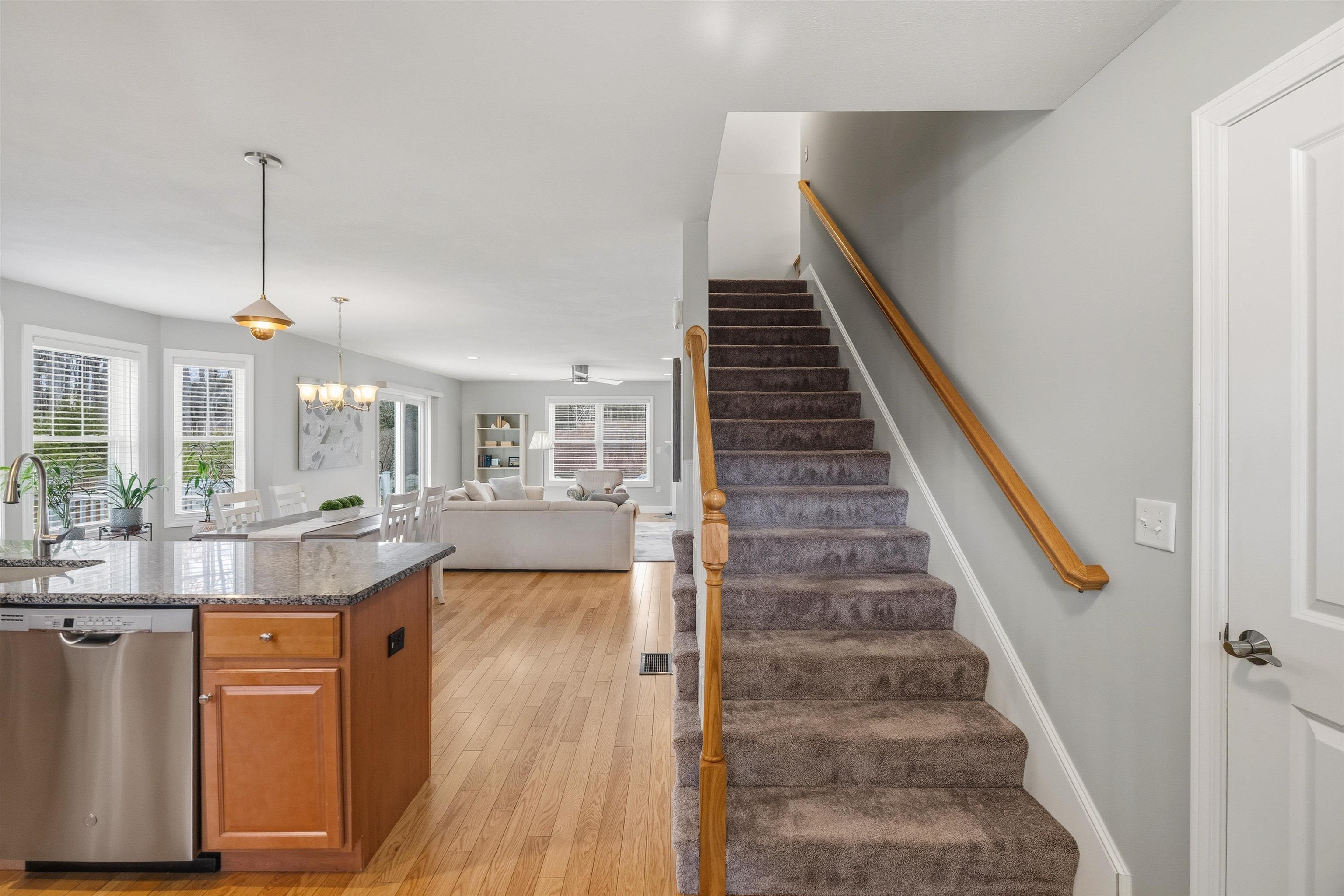 9 Redwood Rd, Pelham, NH 03076