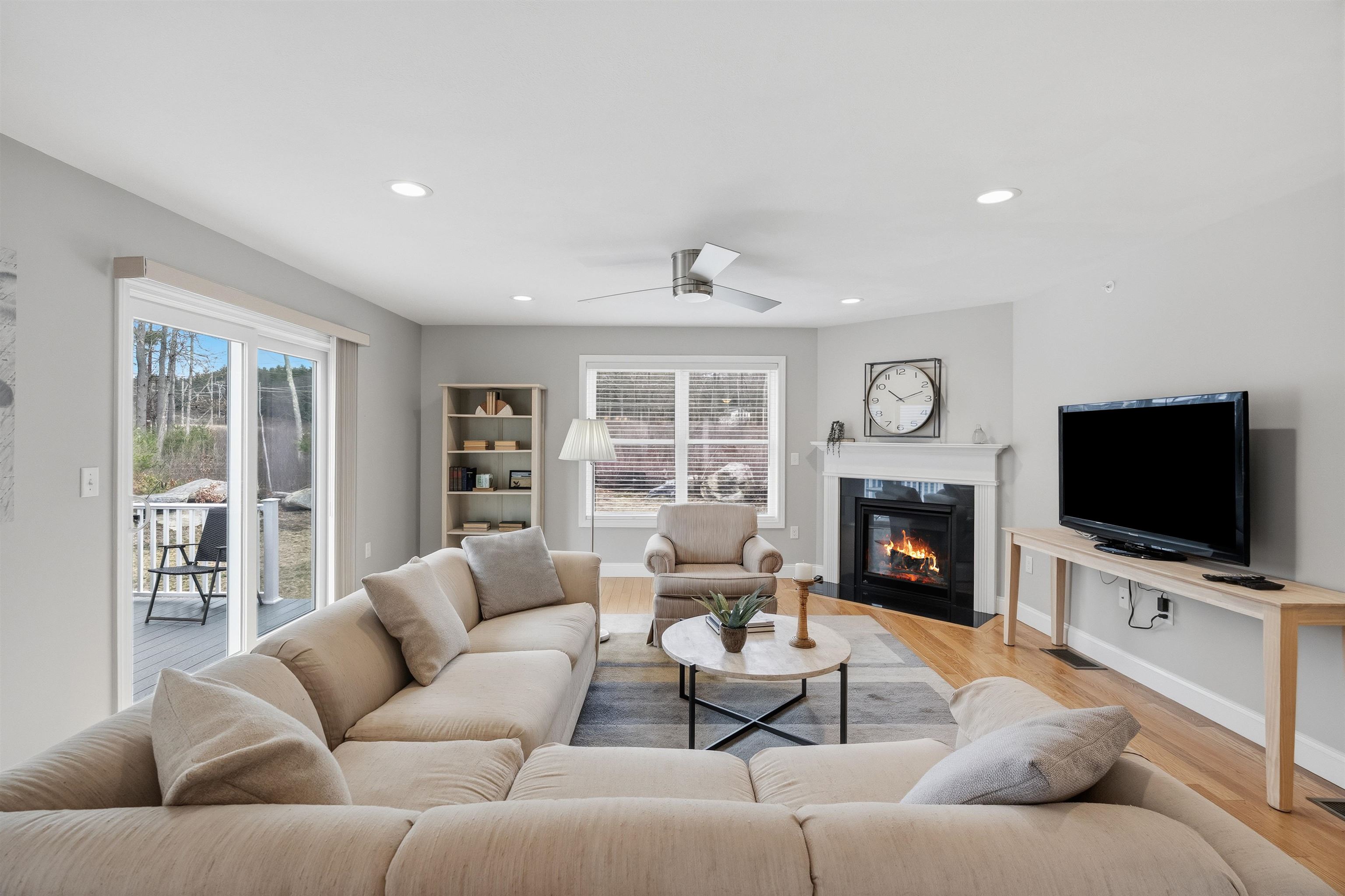 9 Redwood Rd, Pelham, NH 03076