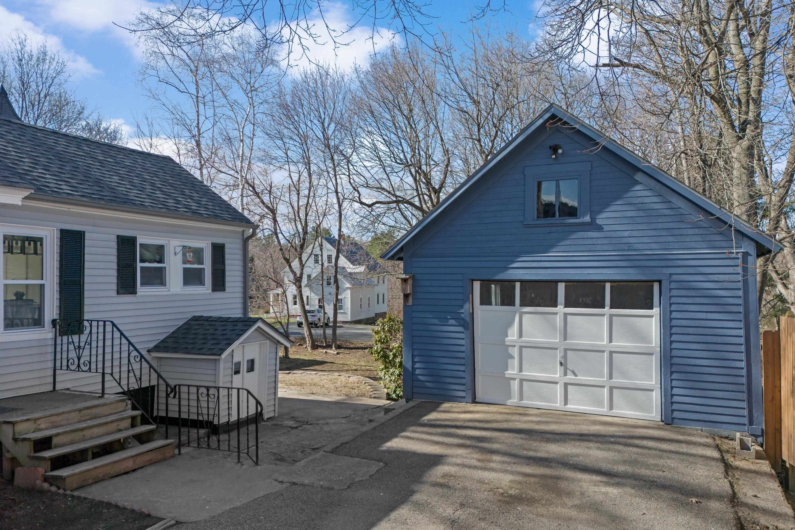 18 Church St, Epping, NH 03042