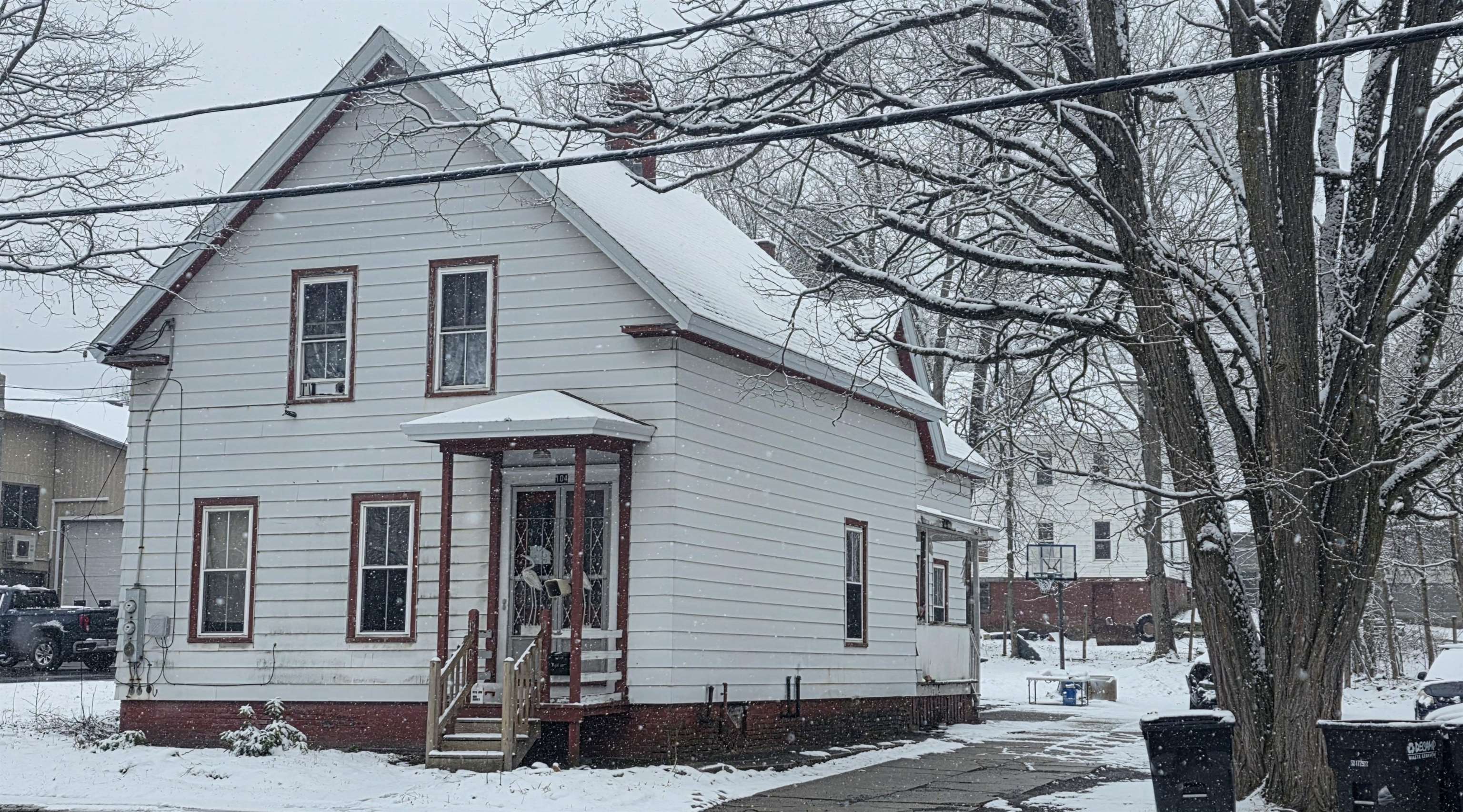 104 Summer St, Claremont, NH 03743