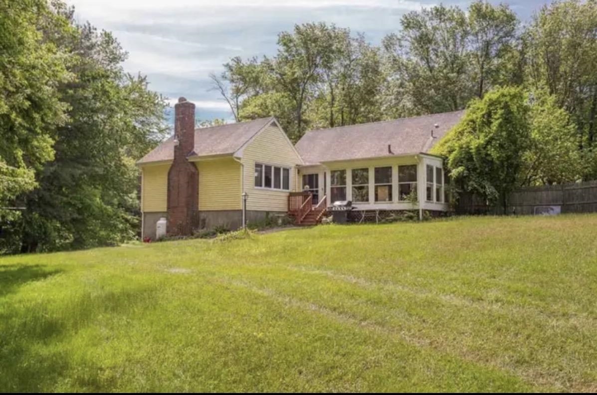 33 Crank Rd, Hampton Falls, NH 03844