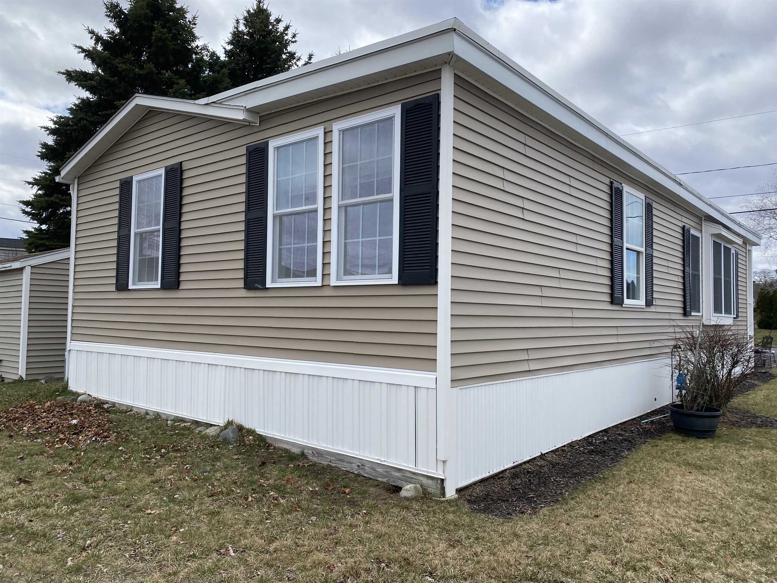 104 Whippoorwill St, Seabrook, NH 03874