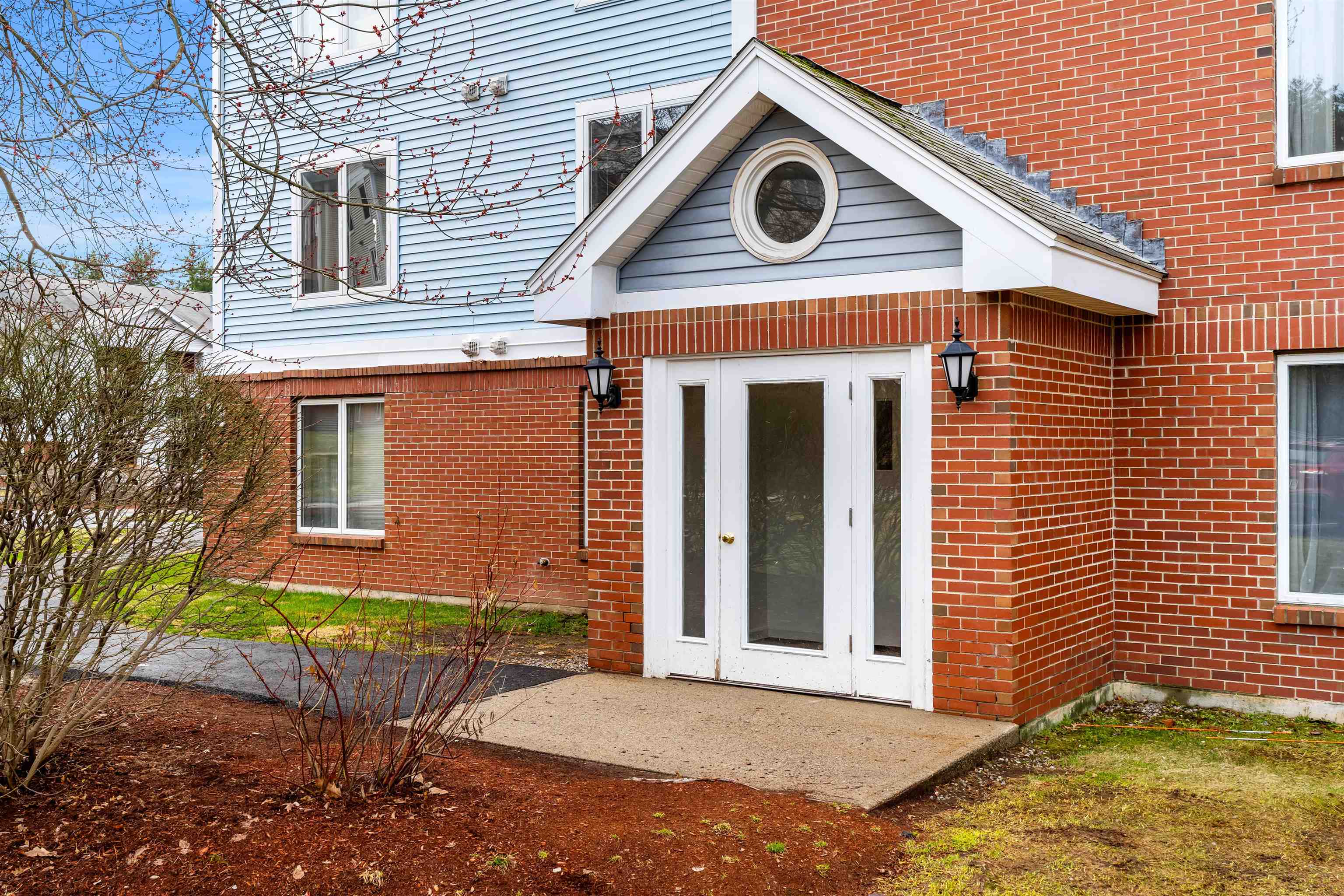 2 Timberwood Dr, Goffstown, NH 03045