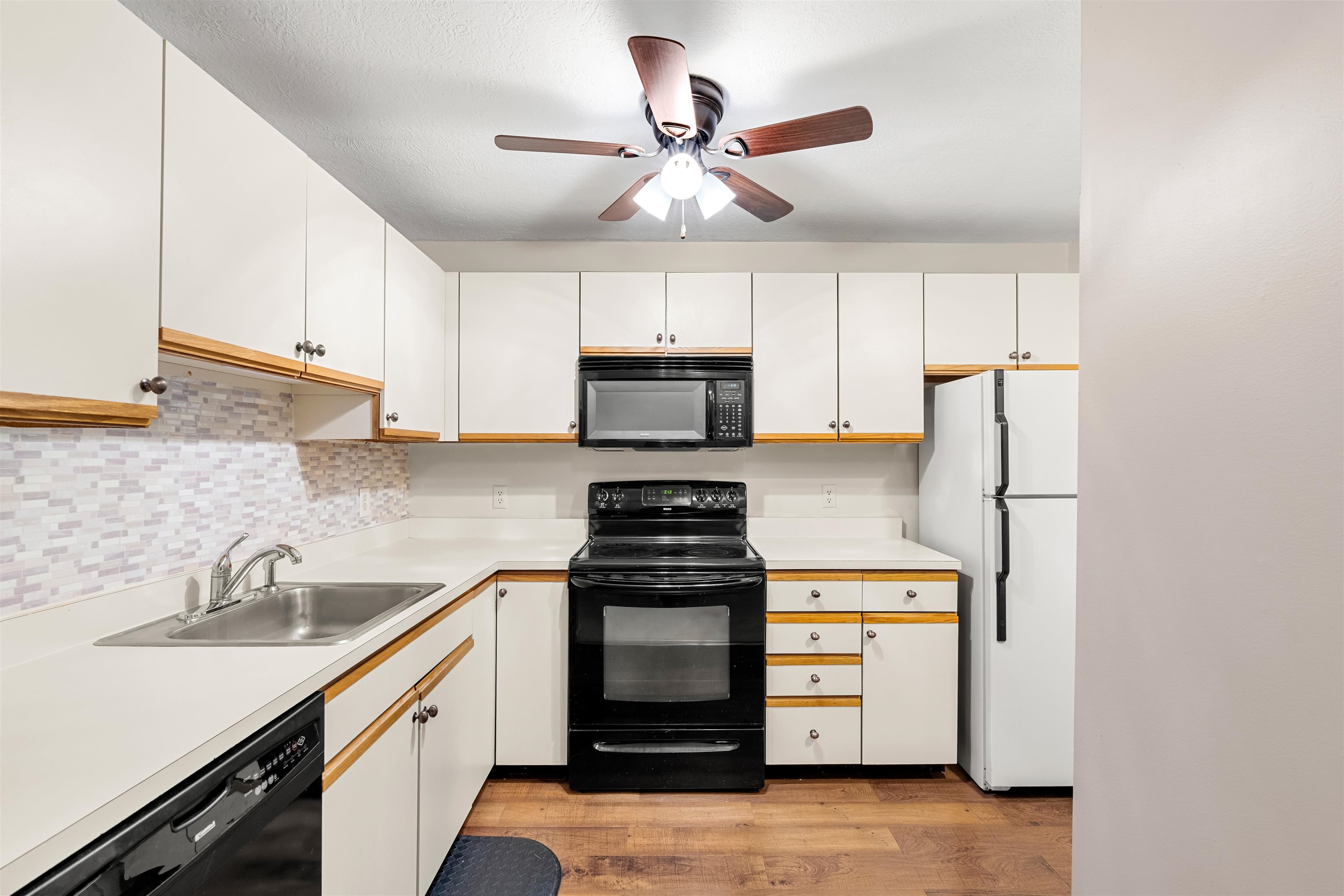 2 Timberwood Dr, Goffstown, NH 03045