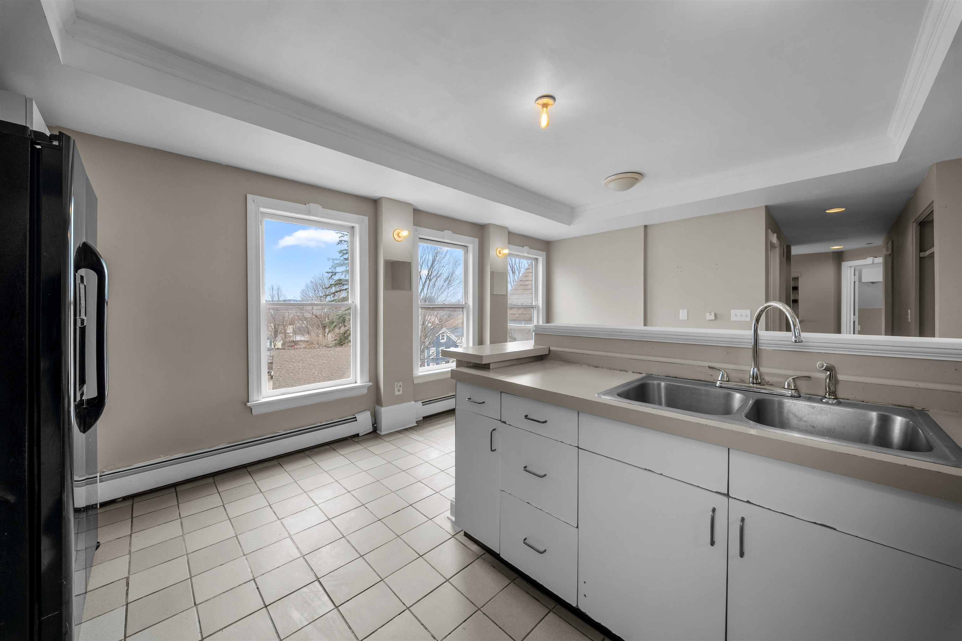 7 Elliott St, Laconia, NH 03246