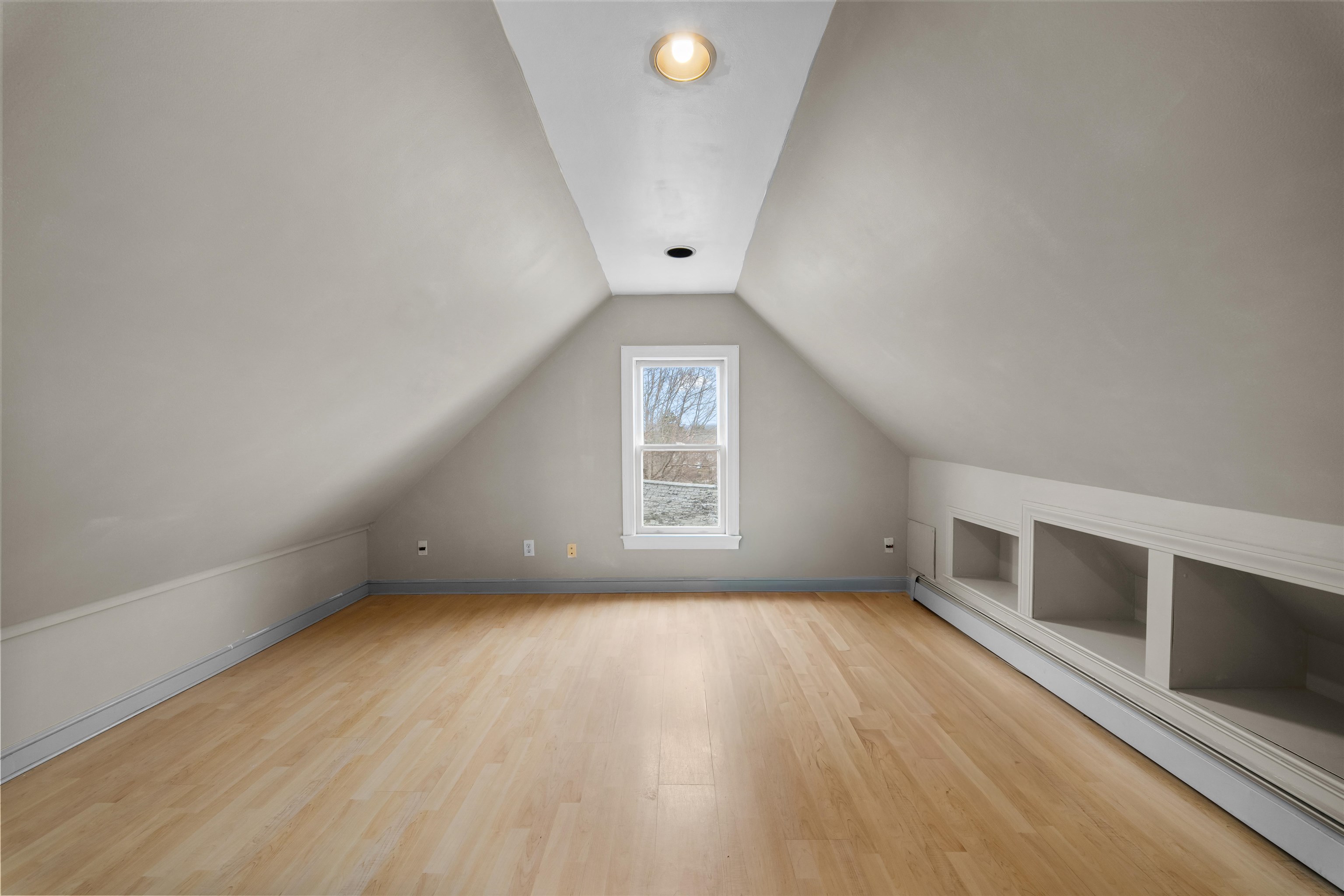 7 Elliott St, Laconia, NH 03246