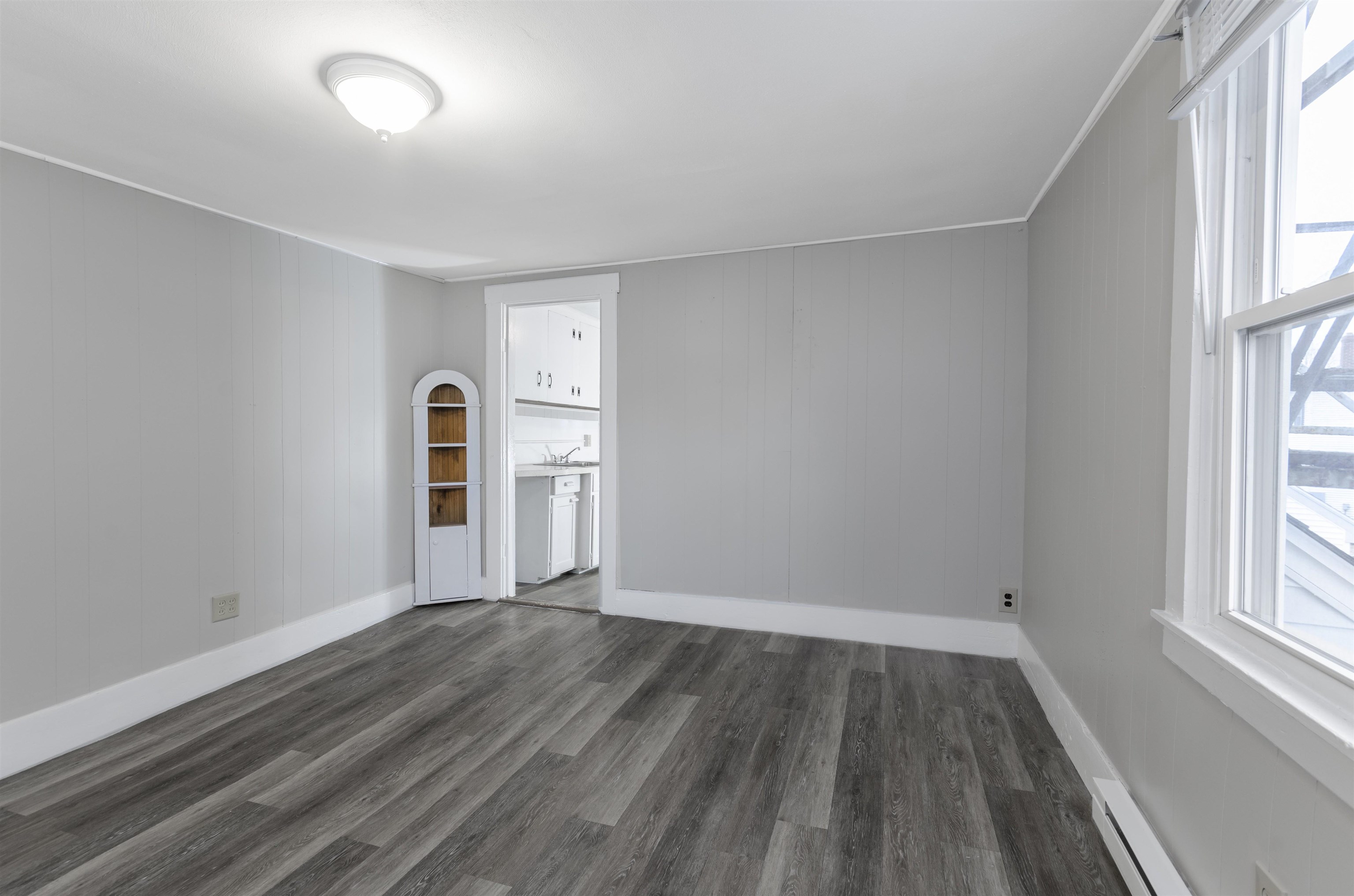 4 Water St, Newmarket, NH 03857