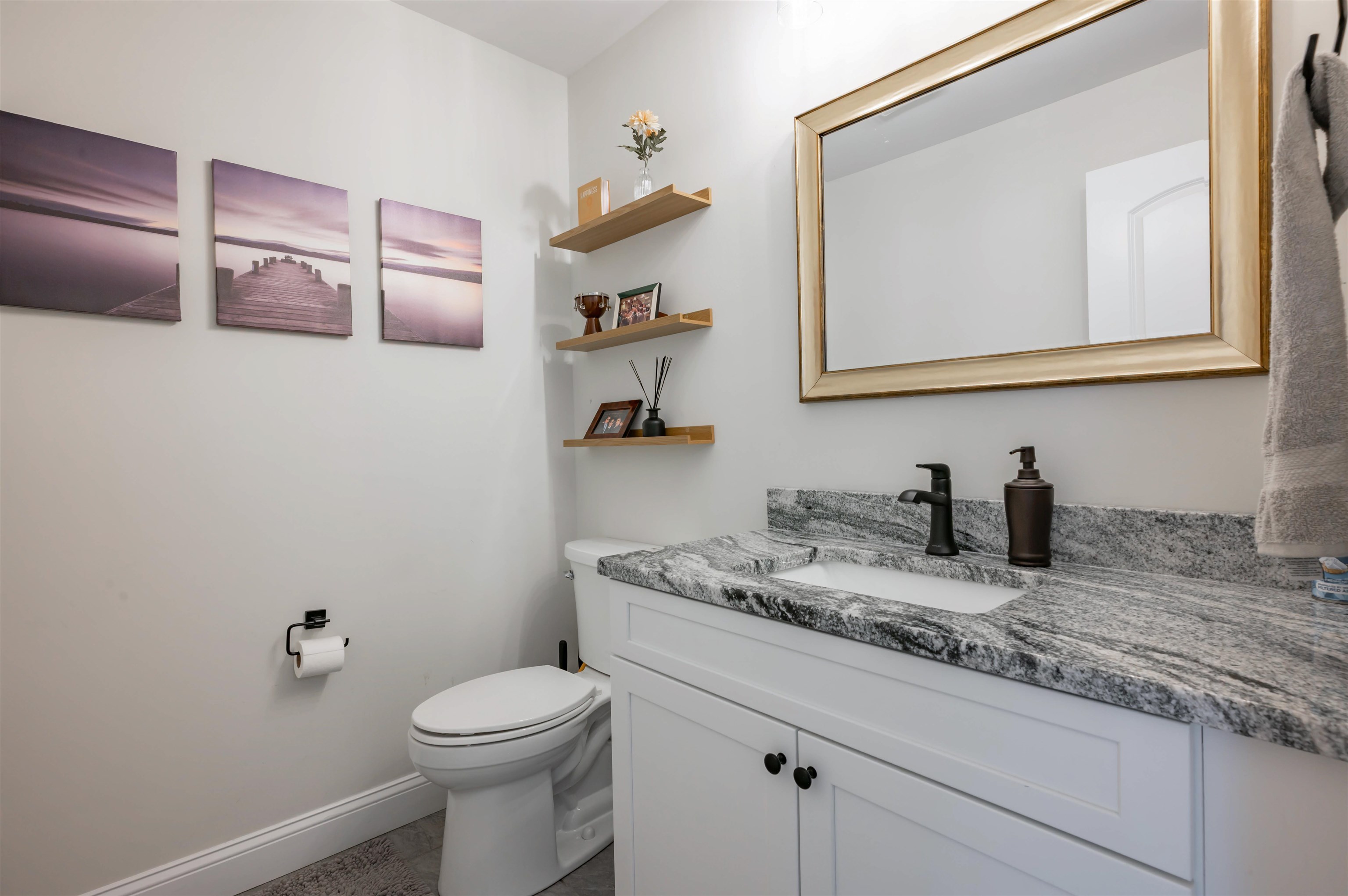 13 Sapphire Ln, Nashua, NH 03064