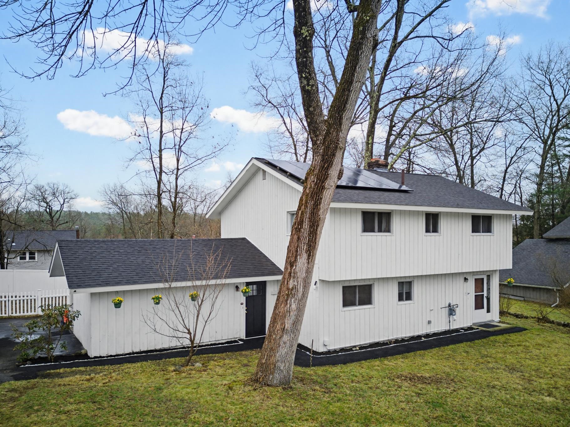 10 Weymouth Dr, Nashua, NH 03062