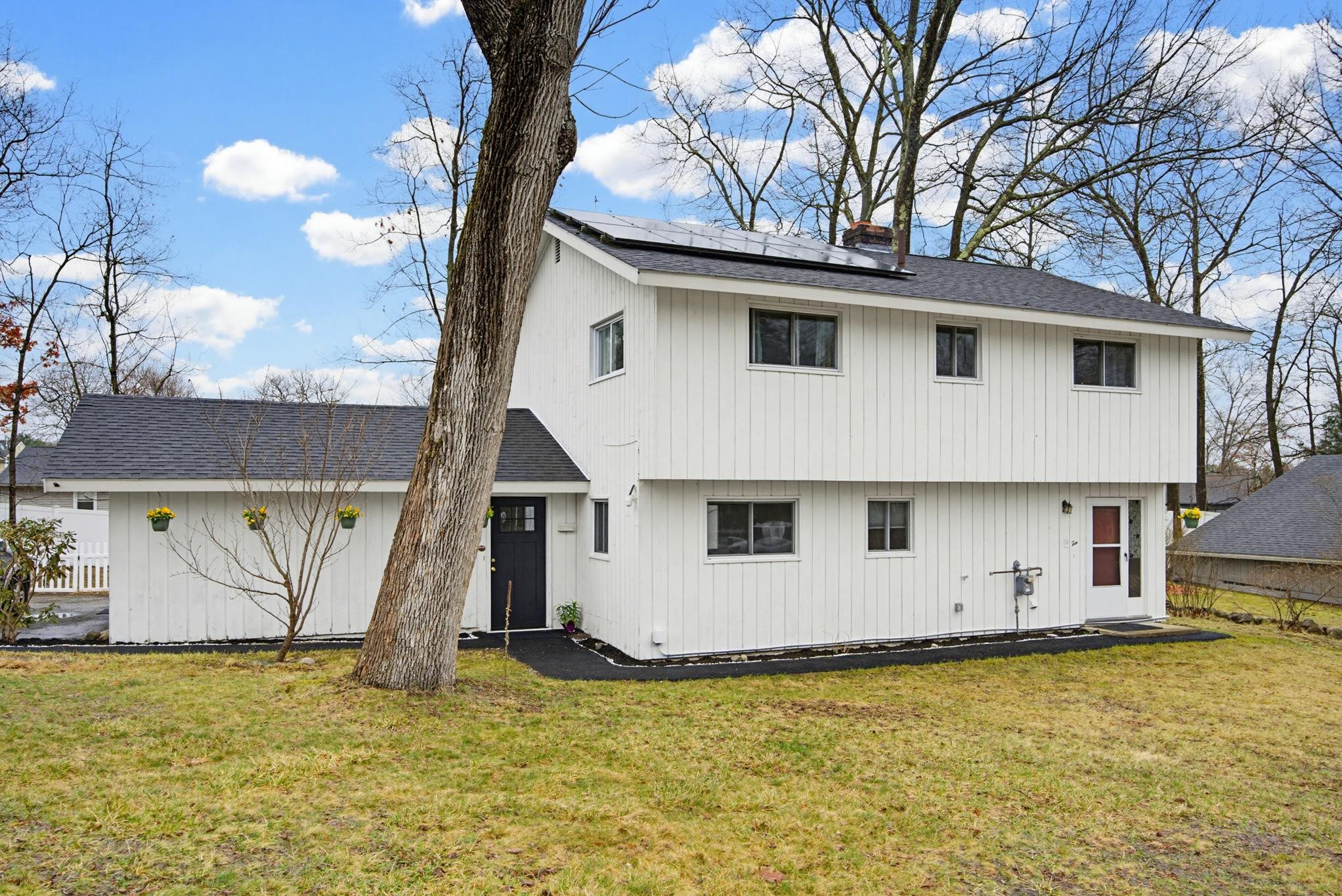 10 Weymouth Dr, Nashua, NH 03062