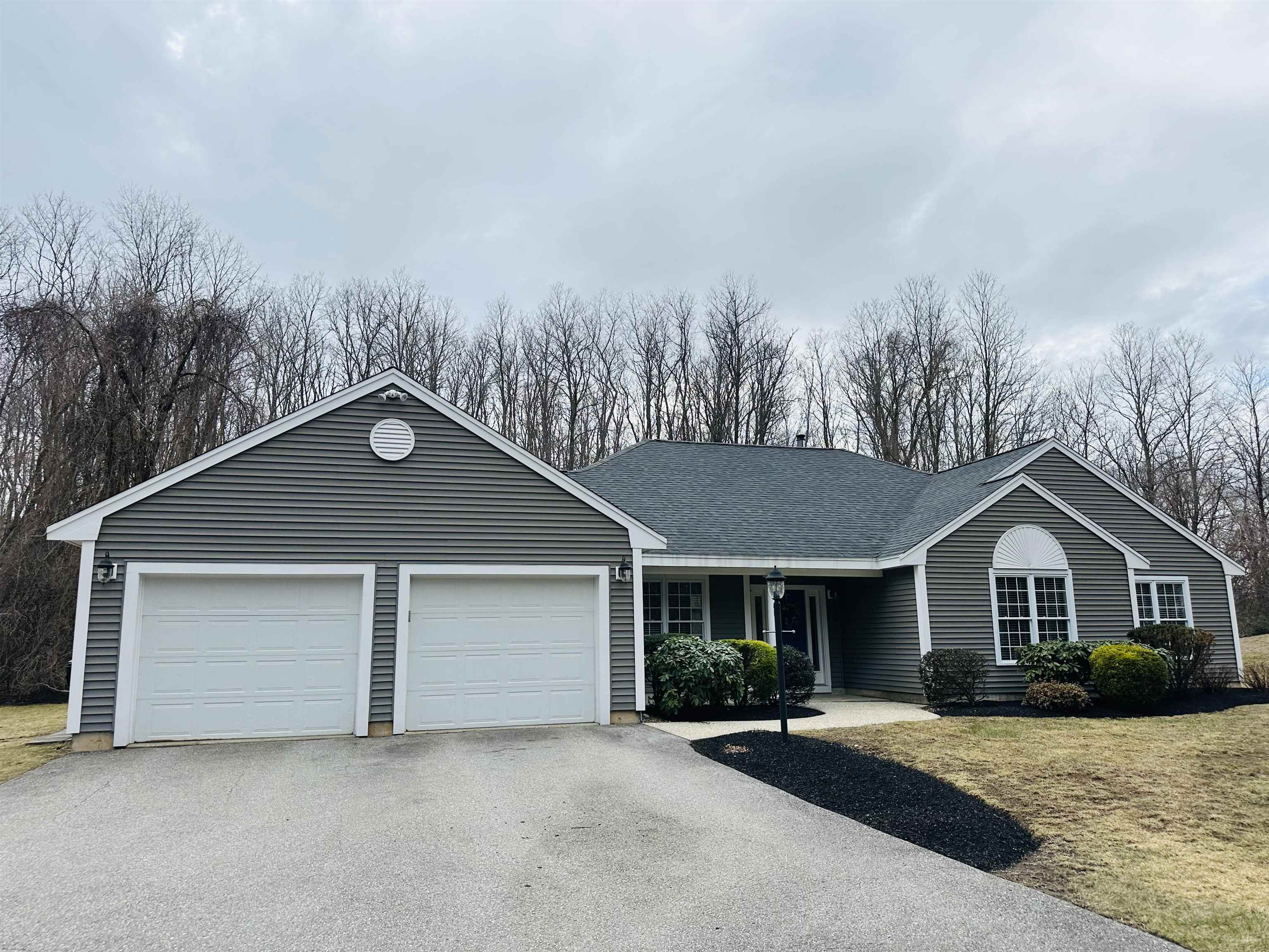 64 Cottage Rd, Kensington, NH 03833