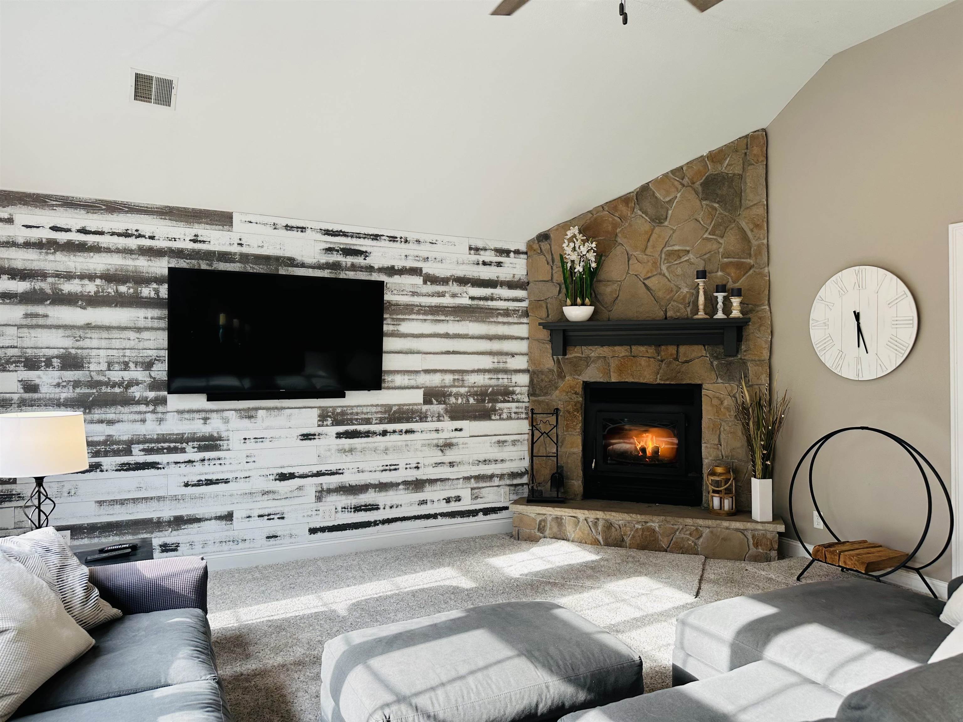 64 Cottage Rd, Kensington, NH 03833