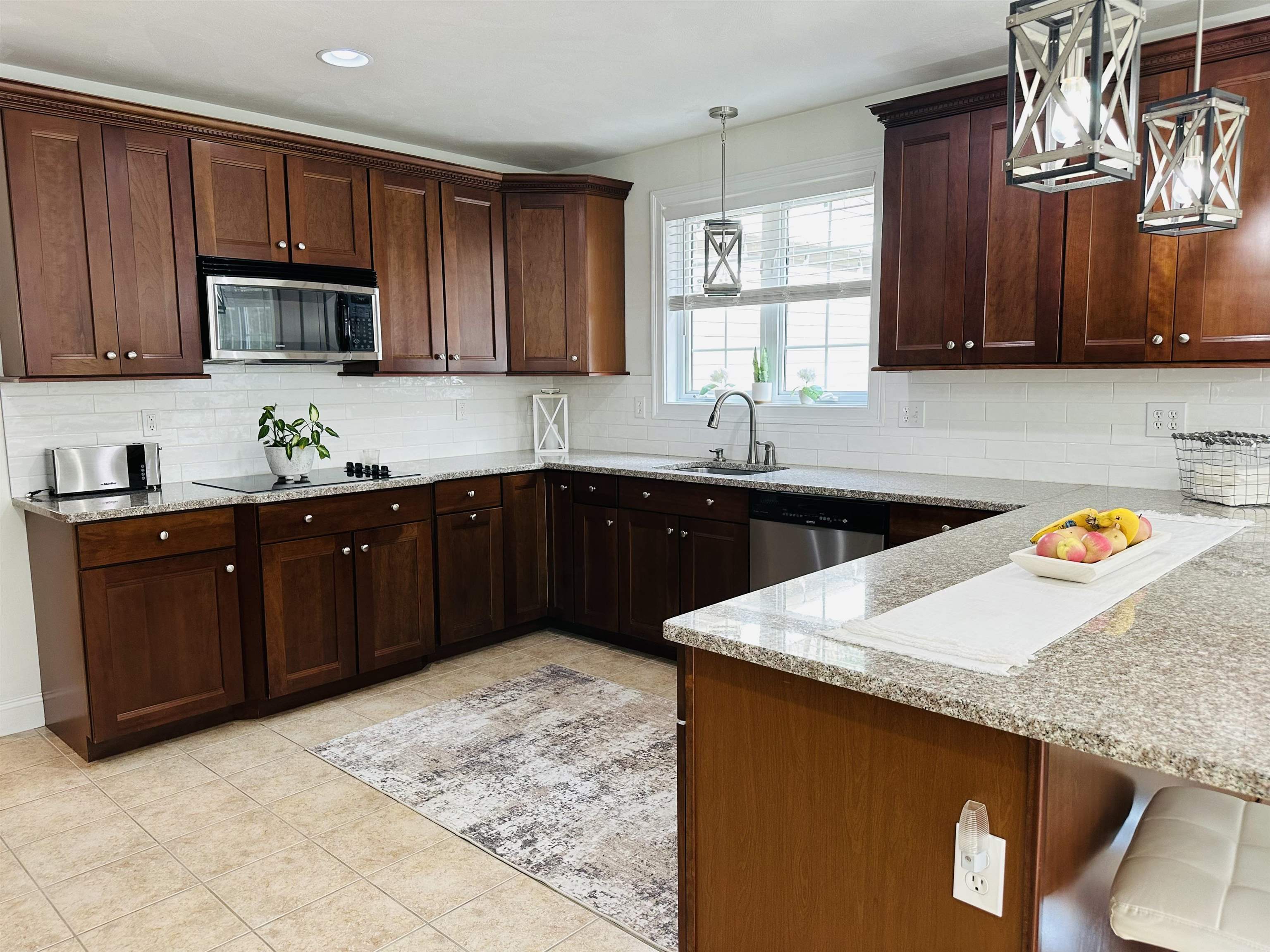 64 Cottage Rd, Kensington, NH 03833