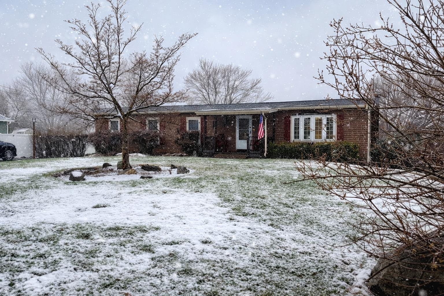 129 Brady Cir, Manchester, NH 03109