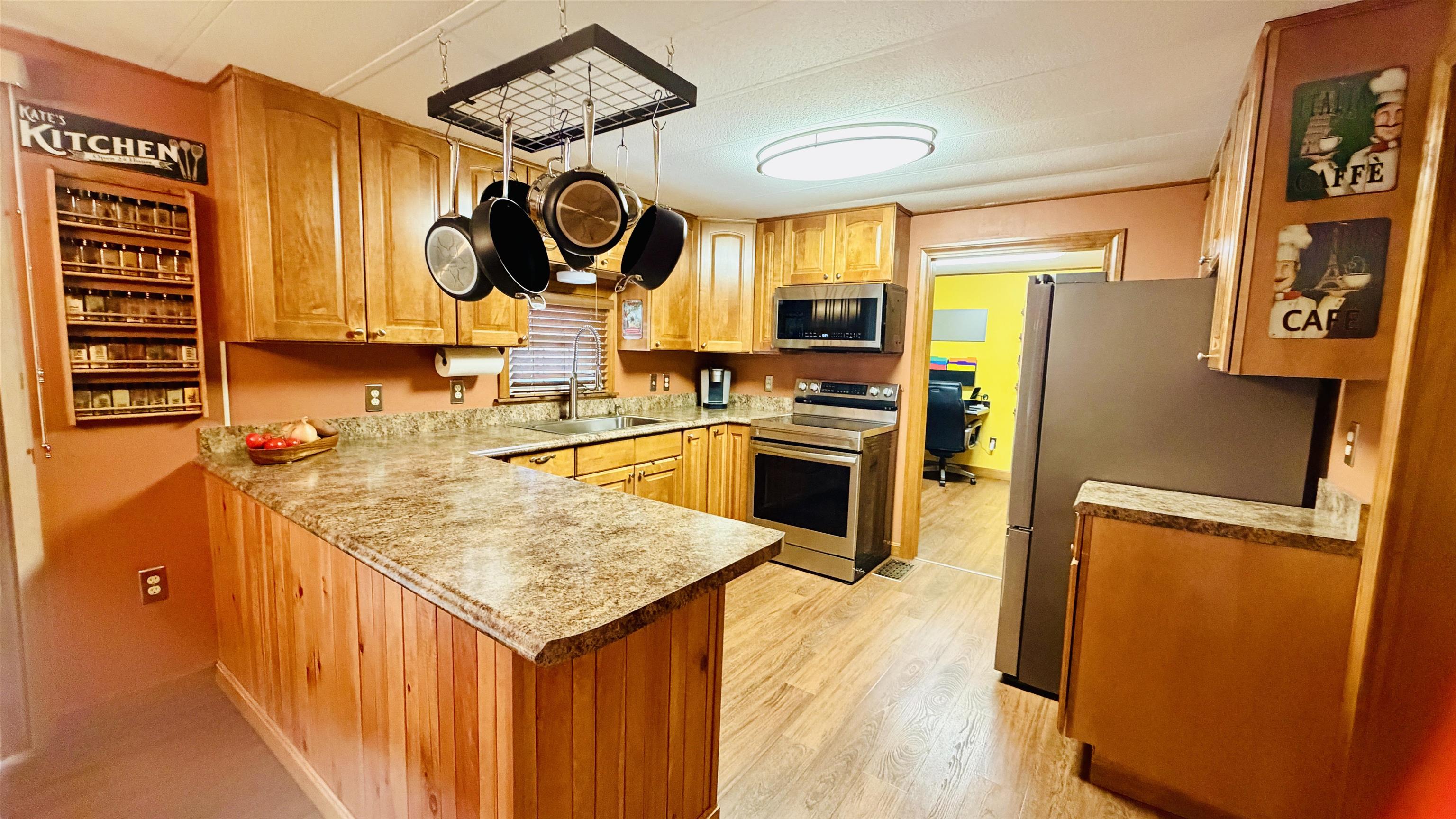 129 Brady Cir, Manchester, NH 03109