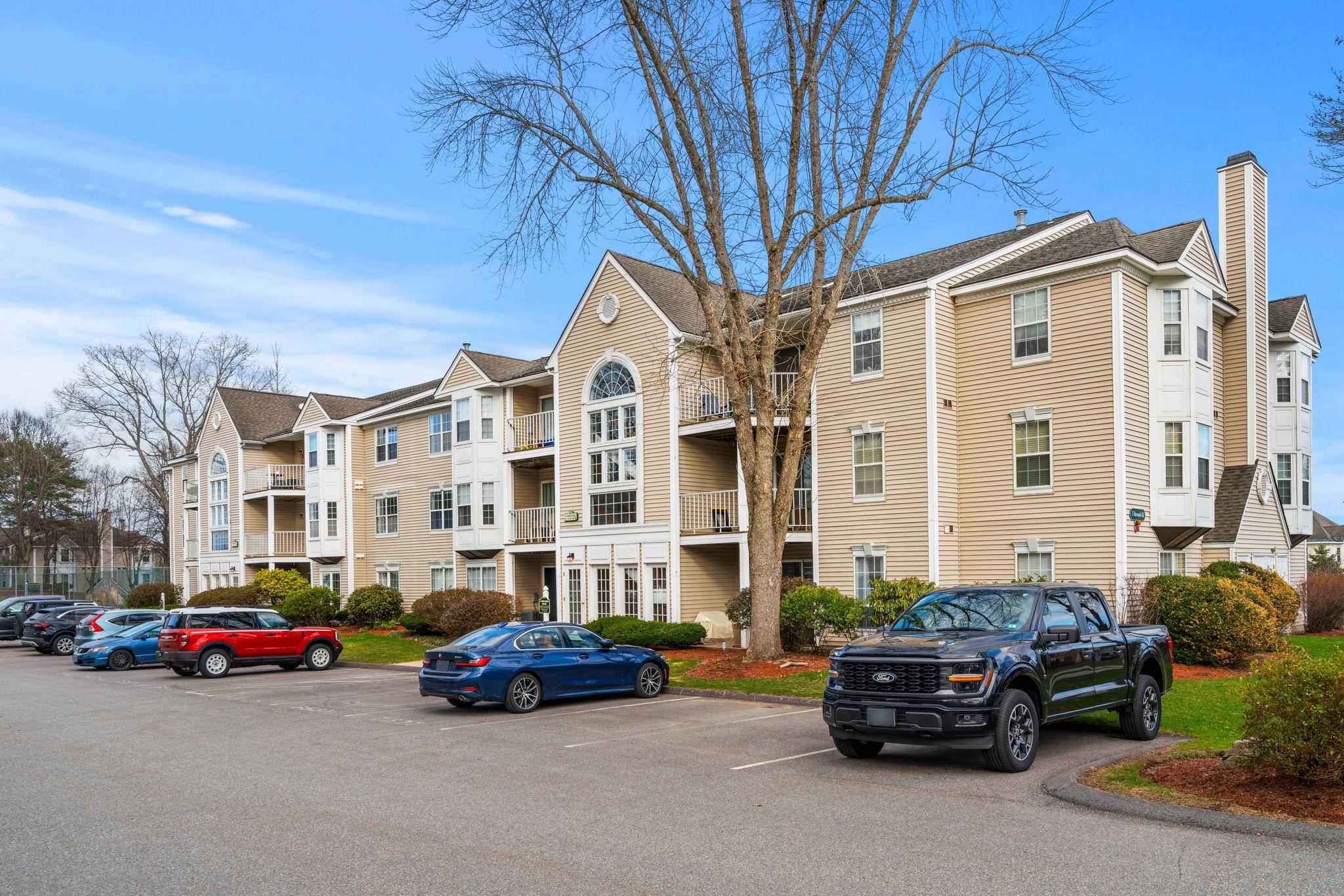 5 Bernards Rd, Merrimack, NH 03054