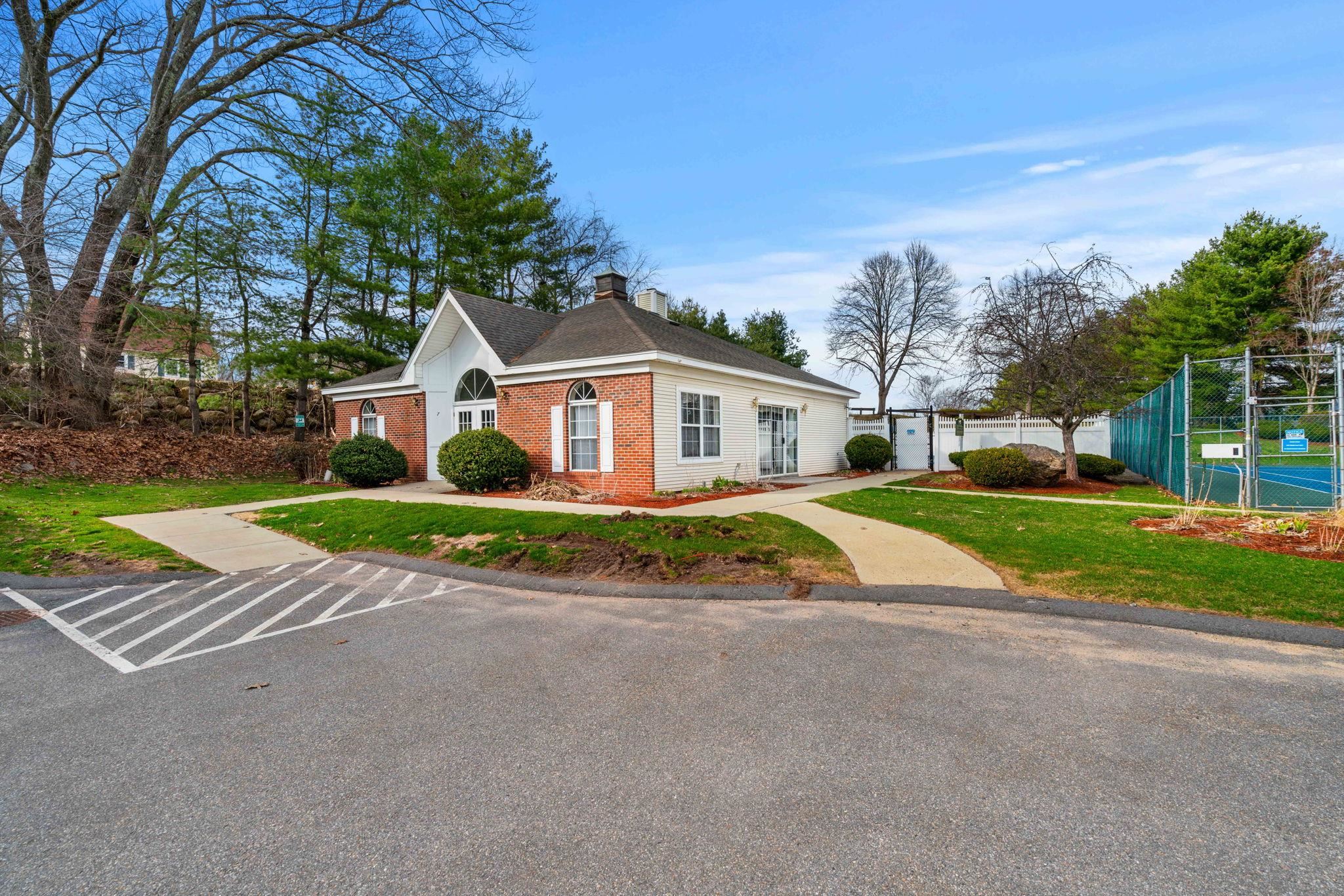 5 Bernards Rd, Merrimack, NH 03054