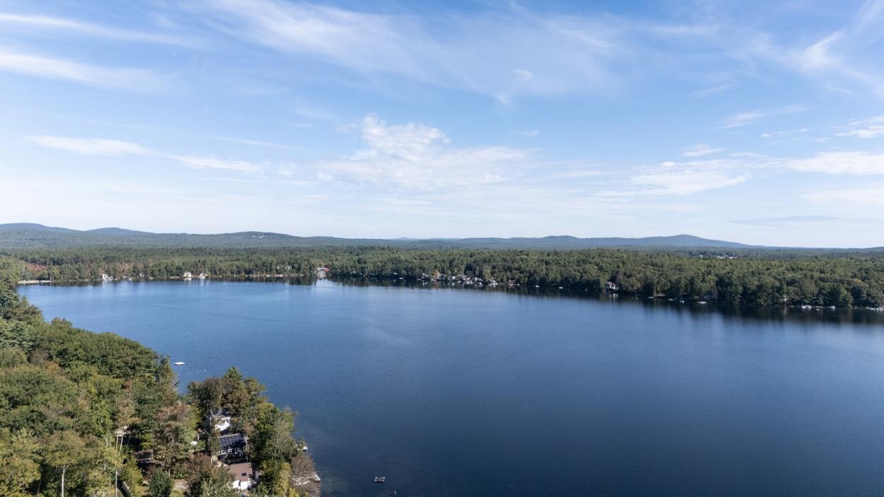 3 Ski Doo Ln, Deerfield, NH 03037