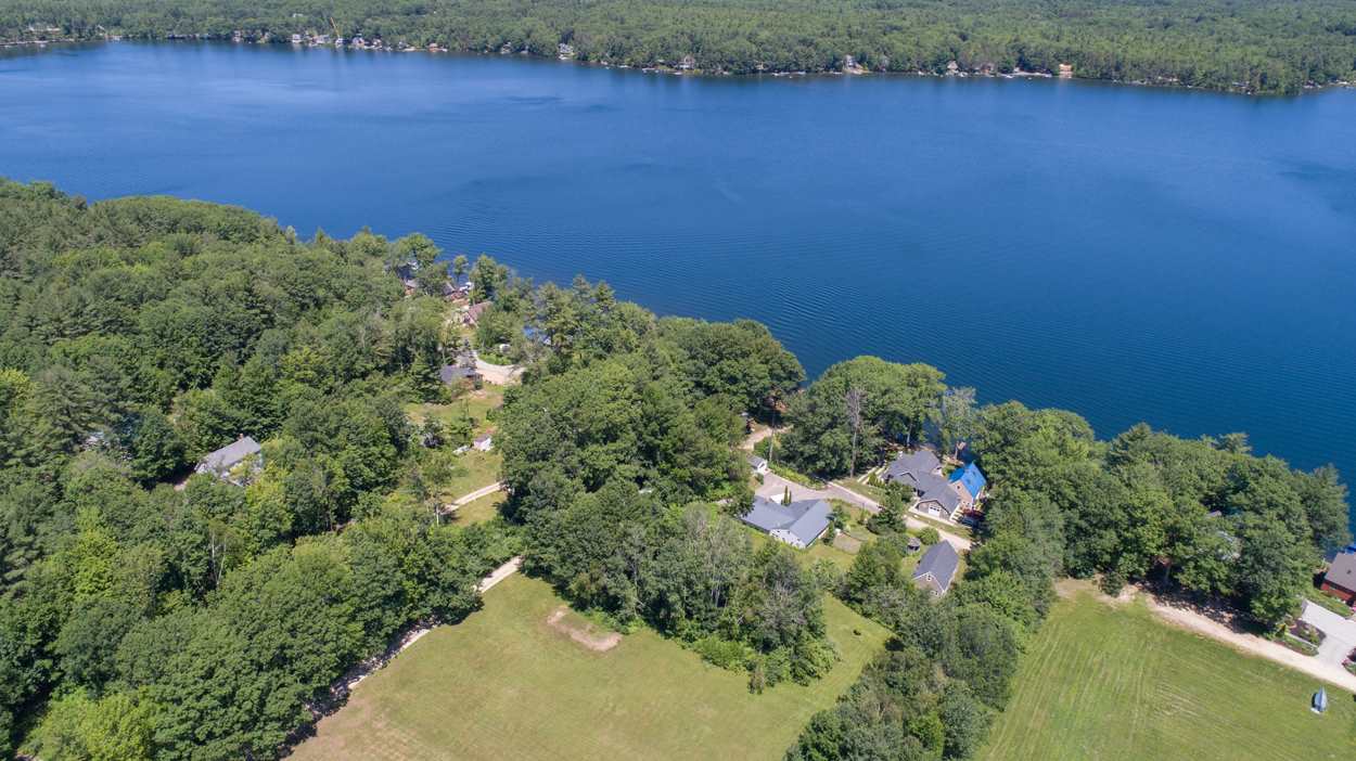 3 Ski Doo Ln, Deerfield, NH 03037