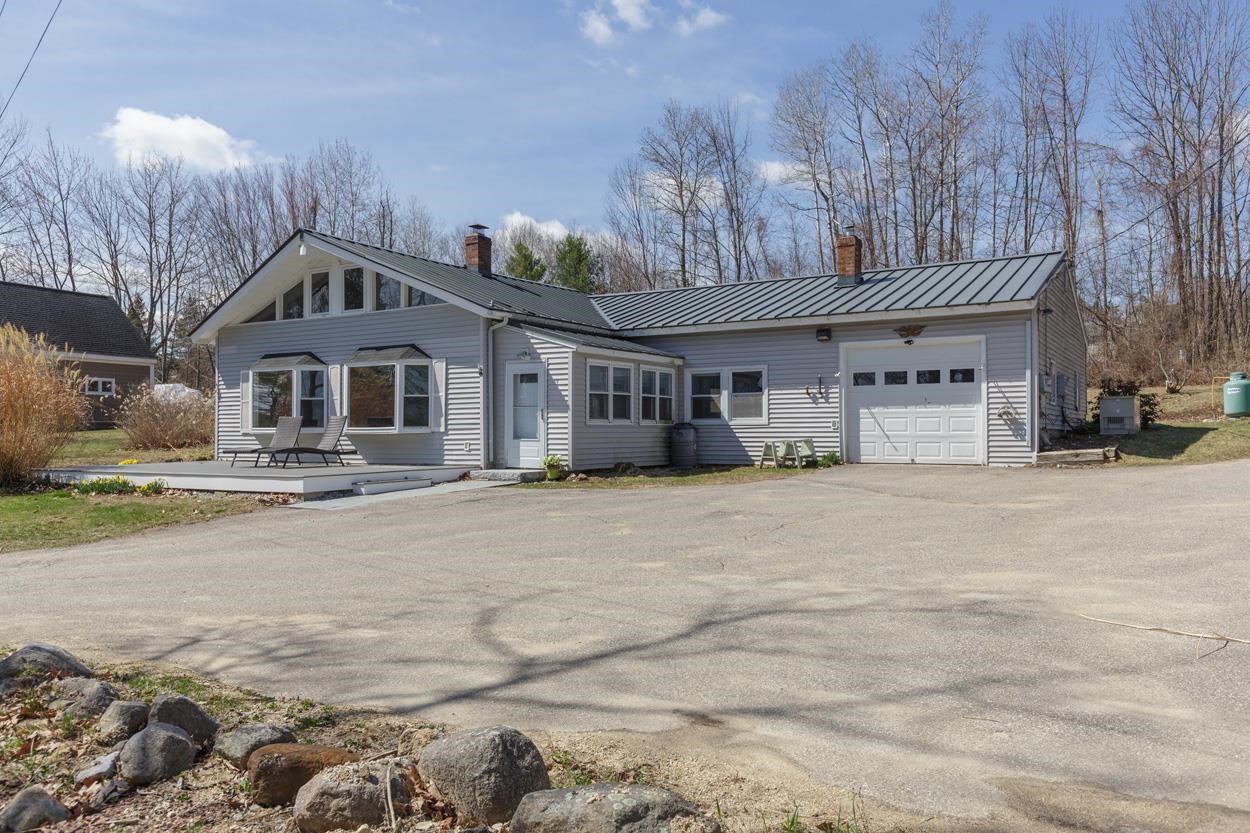 3 Ski Doo Ln, Deerfield, NH 03037