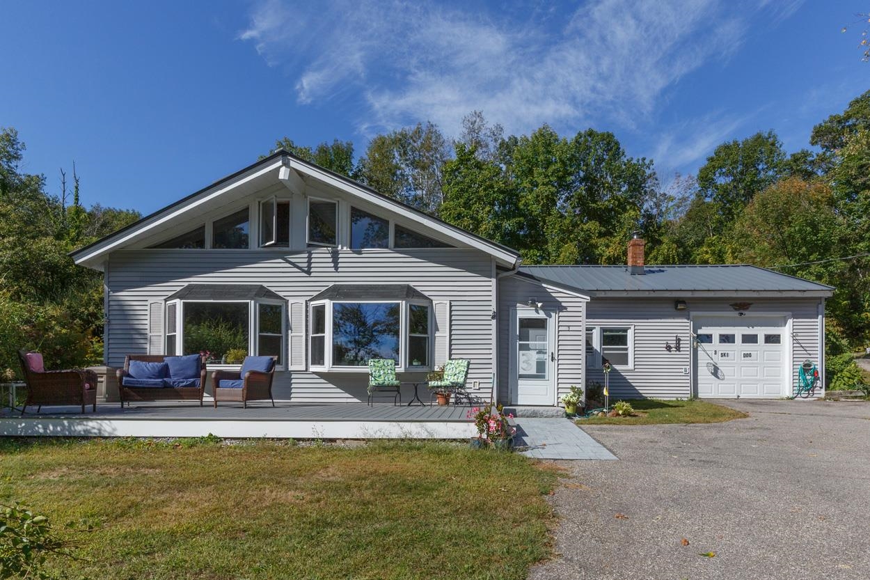 3 Ski Doo Ln, Deerfield, NH 03037