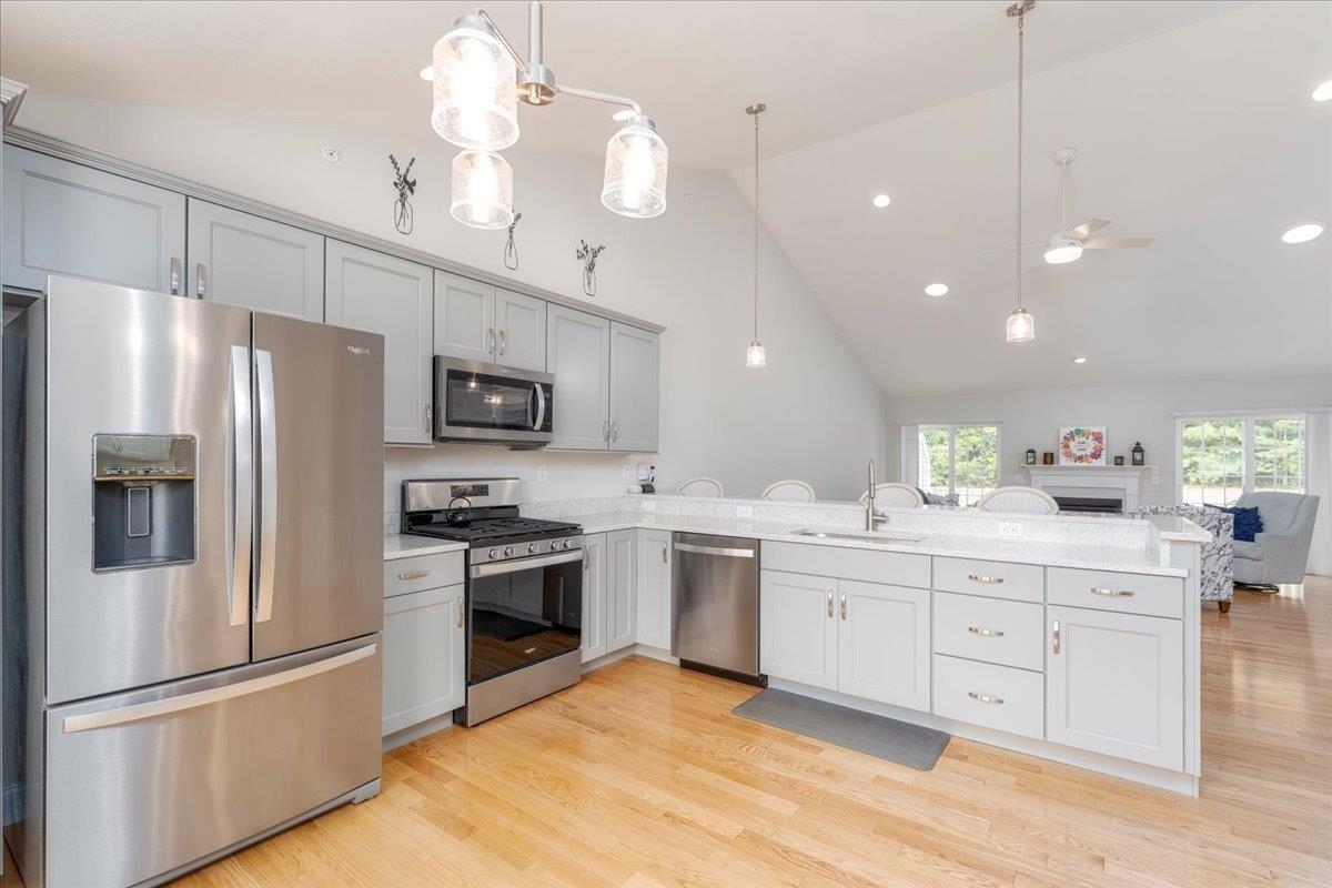 9 Springfield Dr, Hampstead, NH 03826